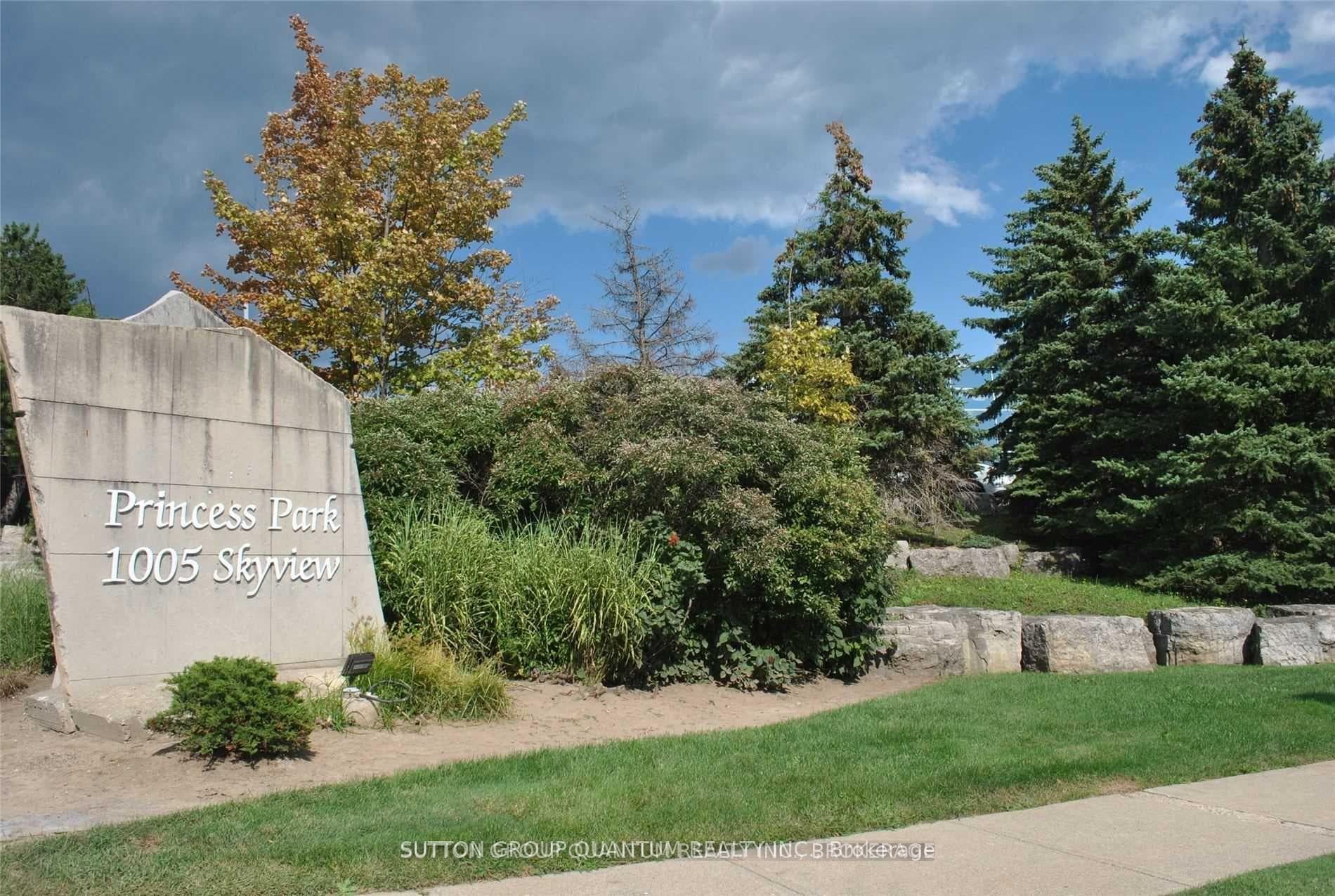 1005 Skyview Drive Unit 302, Burlington, ON L7P 5B1 - Photo 1