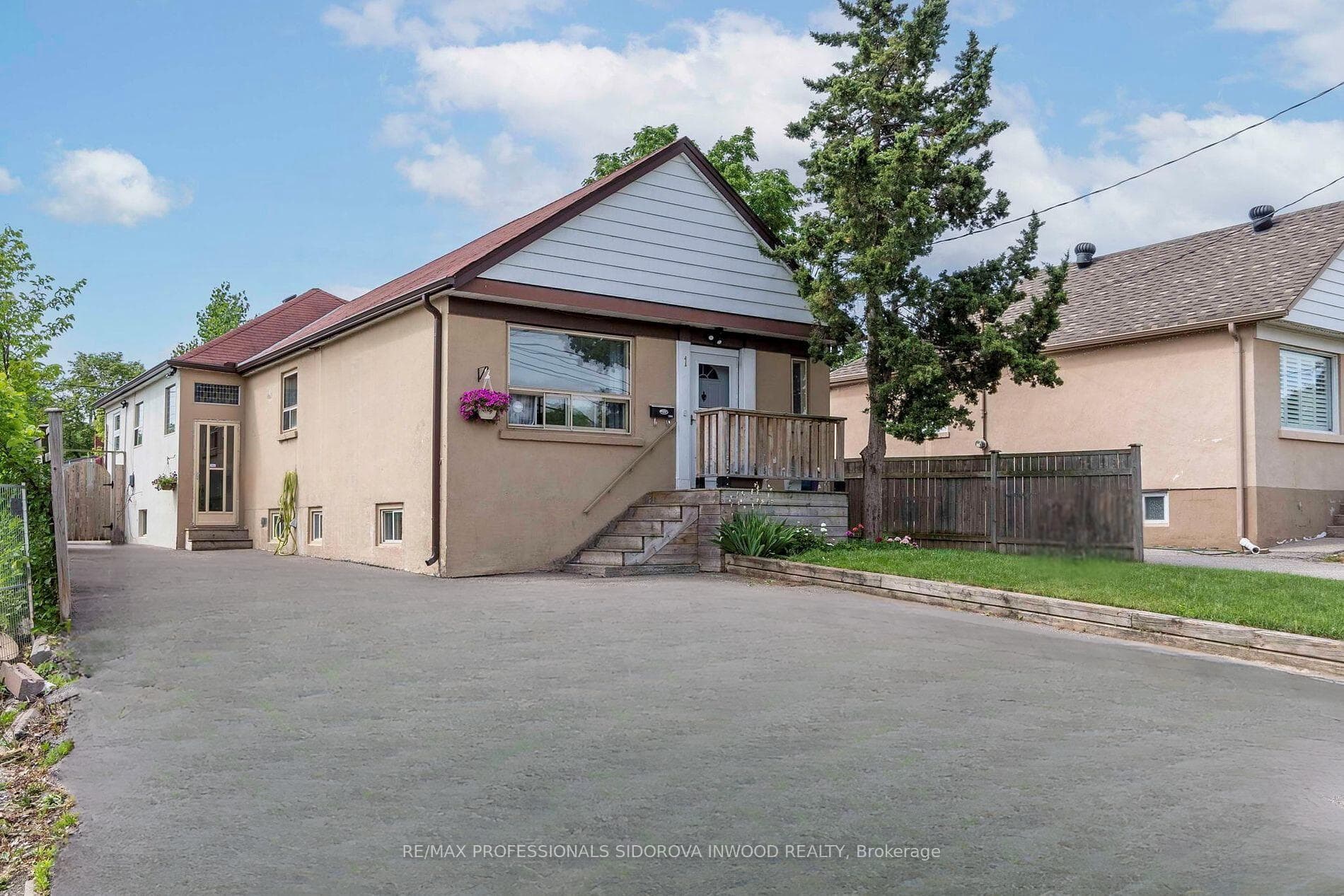 1 Dixon Road Unit 2, Etobicoke (Kingsview Village / Humber Heights), ON M9P 2K9 - Photo 1