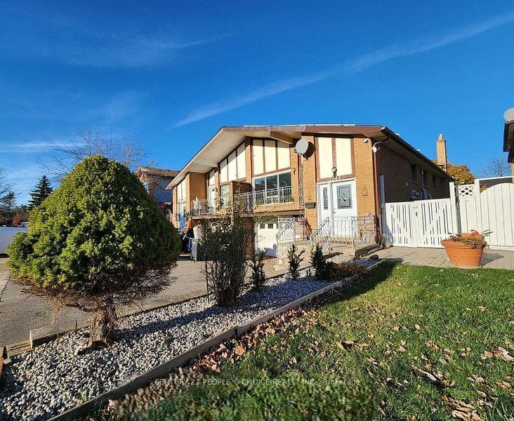 2644 Windjammer Road Unit Main, Mississauga, ON L5L 1T5 - Photo 1