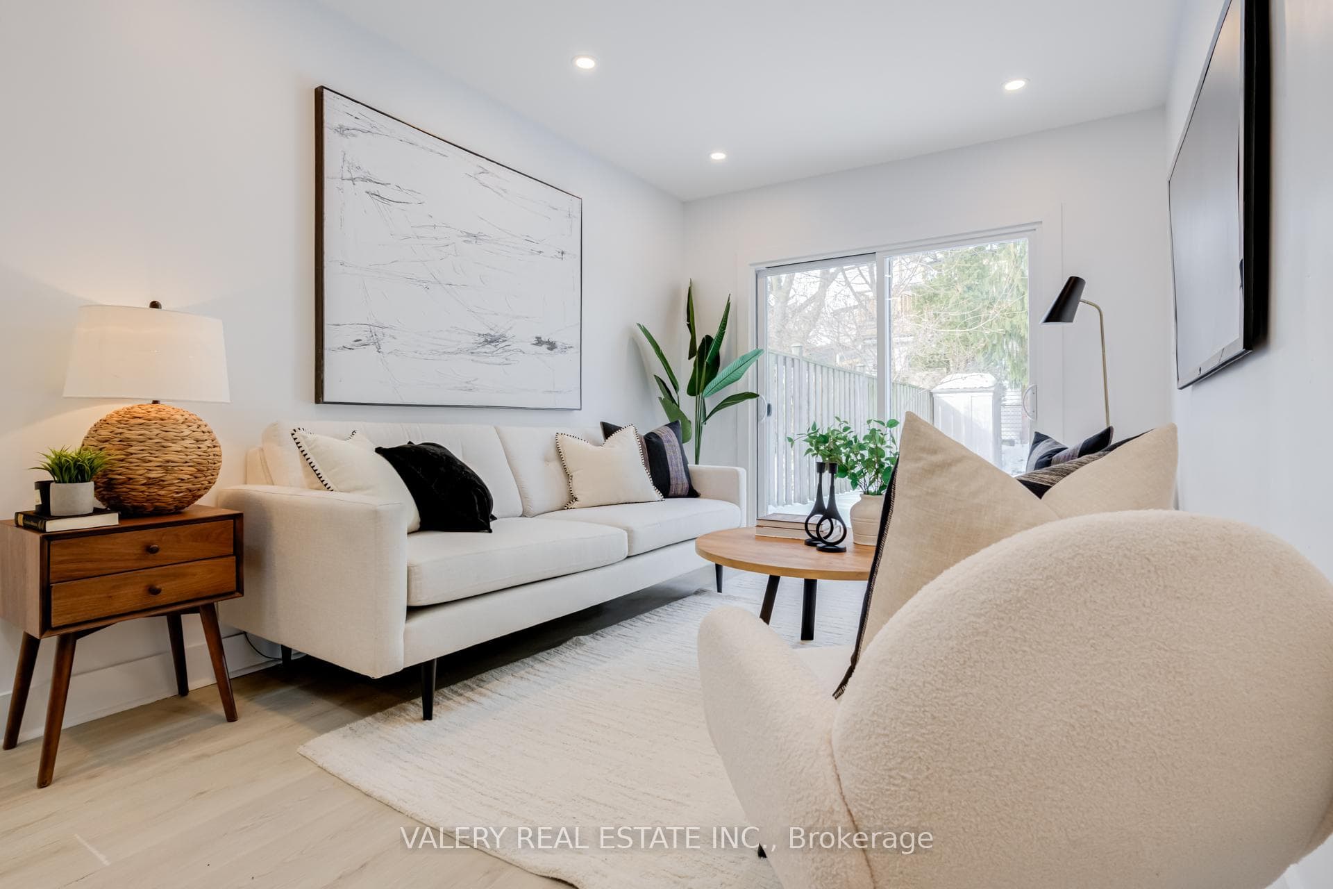 146 Hanson Street, The Beaches / Upper Beaches, ON M4C 1A4 - Photo 1