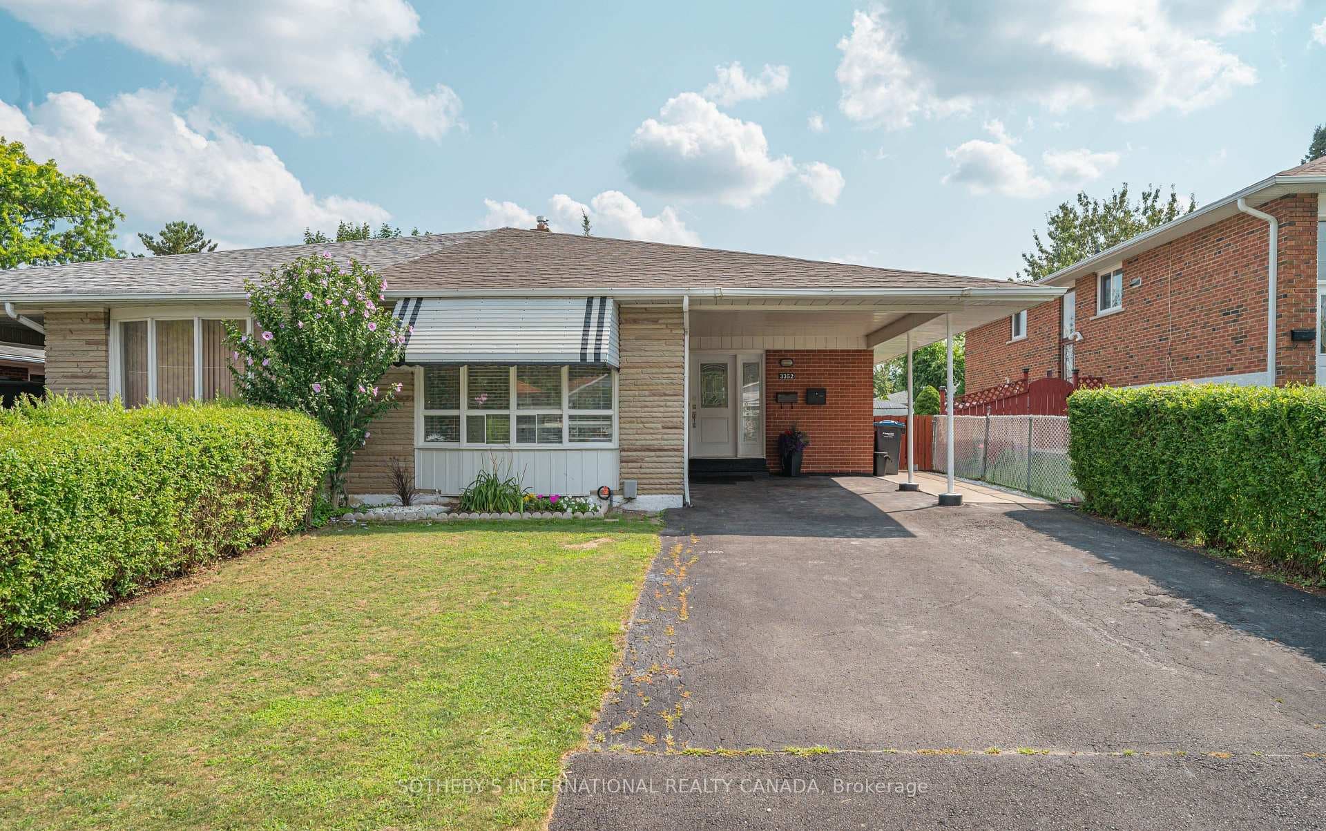 3352 Queen Frederica Drive, Mississauga, ON L4Y 3B2 - Photo 1