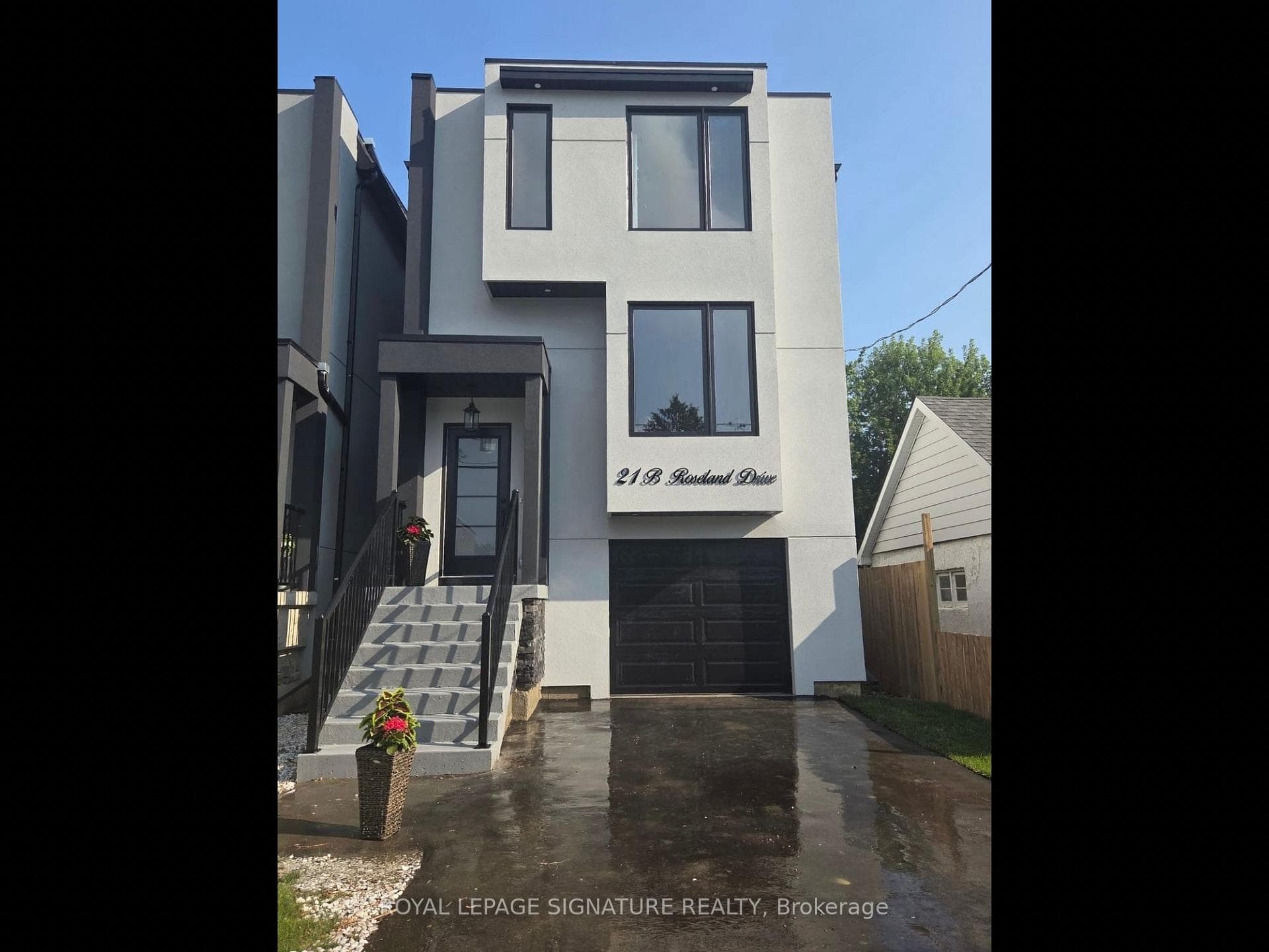 21B Roseland Drive, Liberty Village / Parkdale / South Parkdale, ON M8W 1Y3 - Photo 1