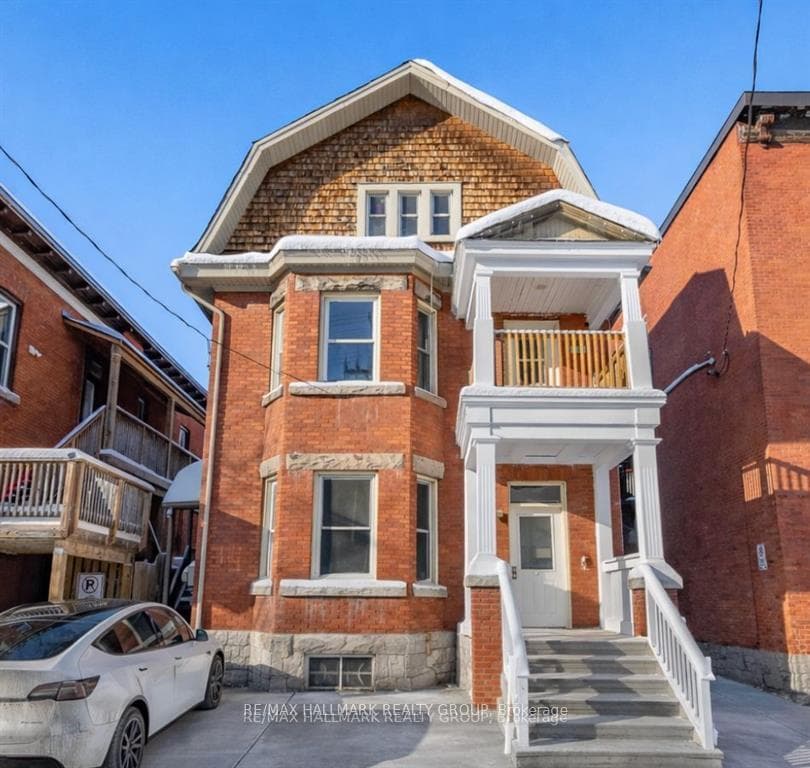 Beautiful Victorian 4 unit building & new porch!