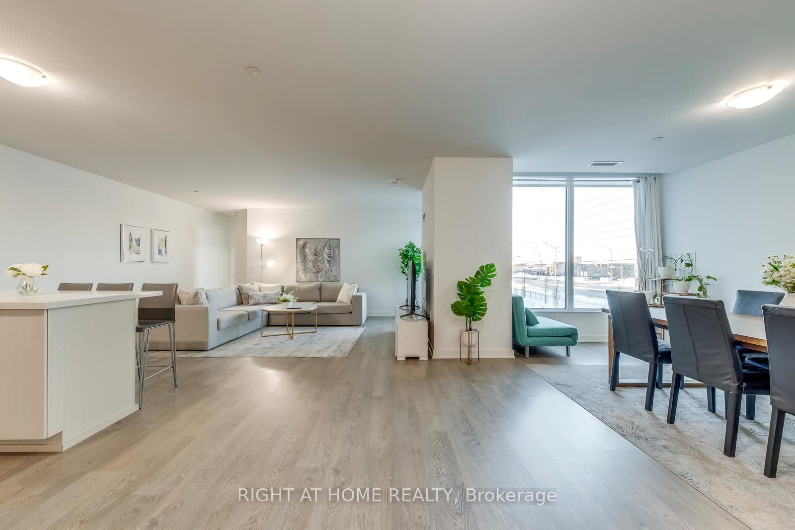 4675 Metcalfe Avenue Unit 206, Mississauga, ON L5M 0Z8 - Photo 1
