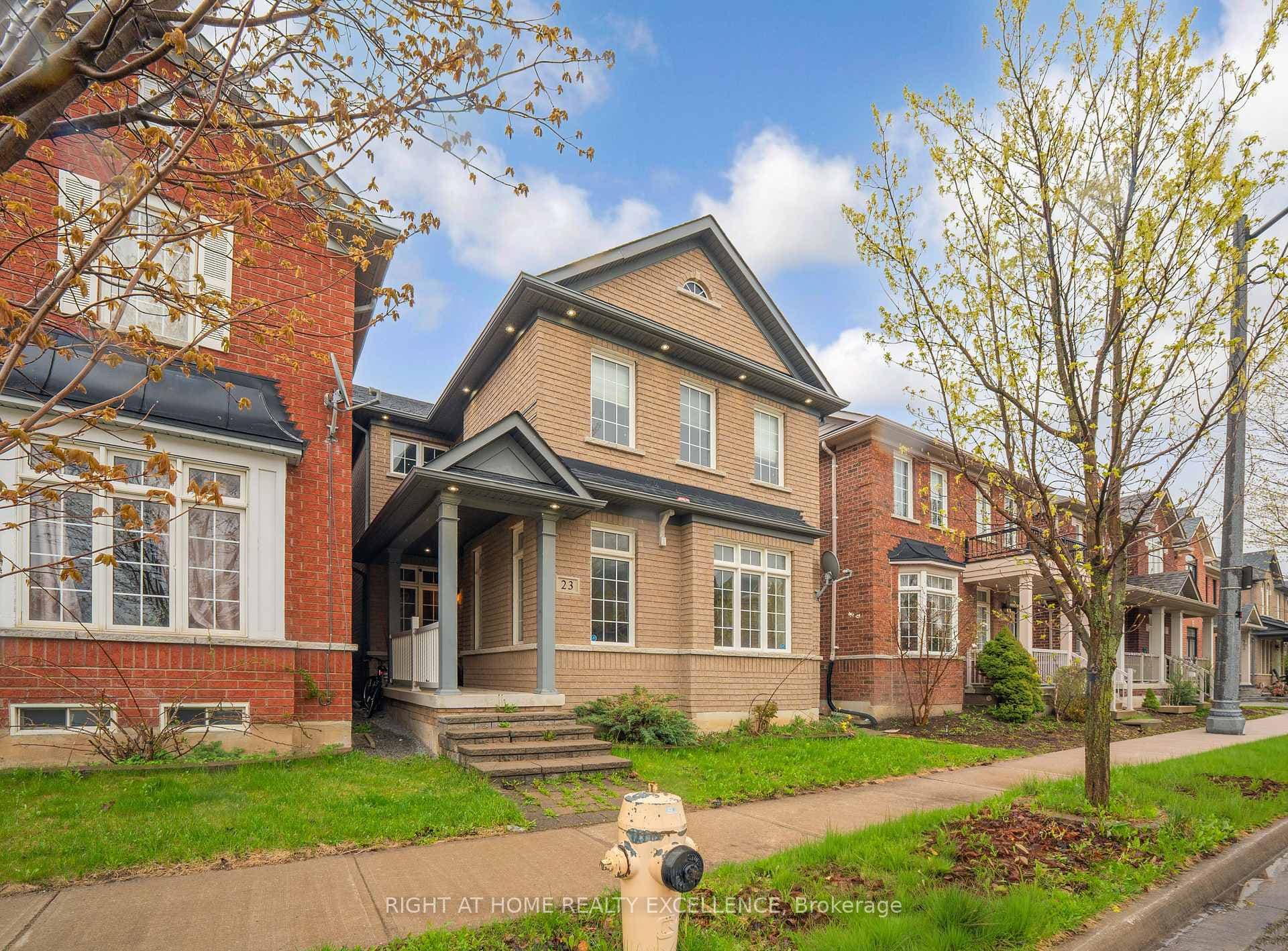 23 Quail Hollow, Markham