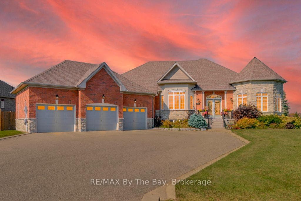 42 MAPLE Drive, Wasaga Beach, ON L9Z 0A8 - Photo 1