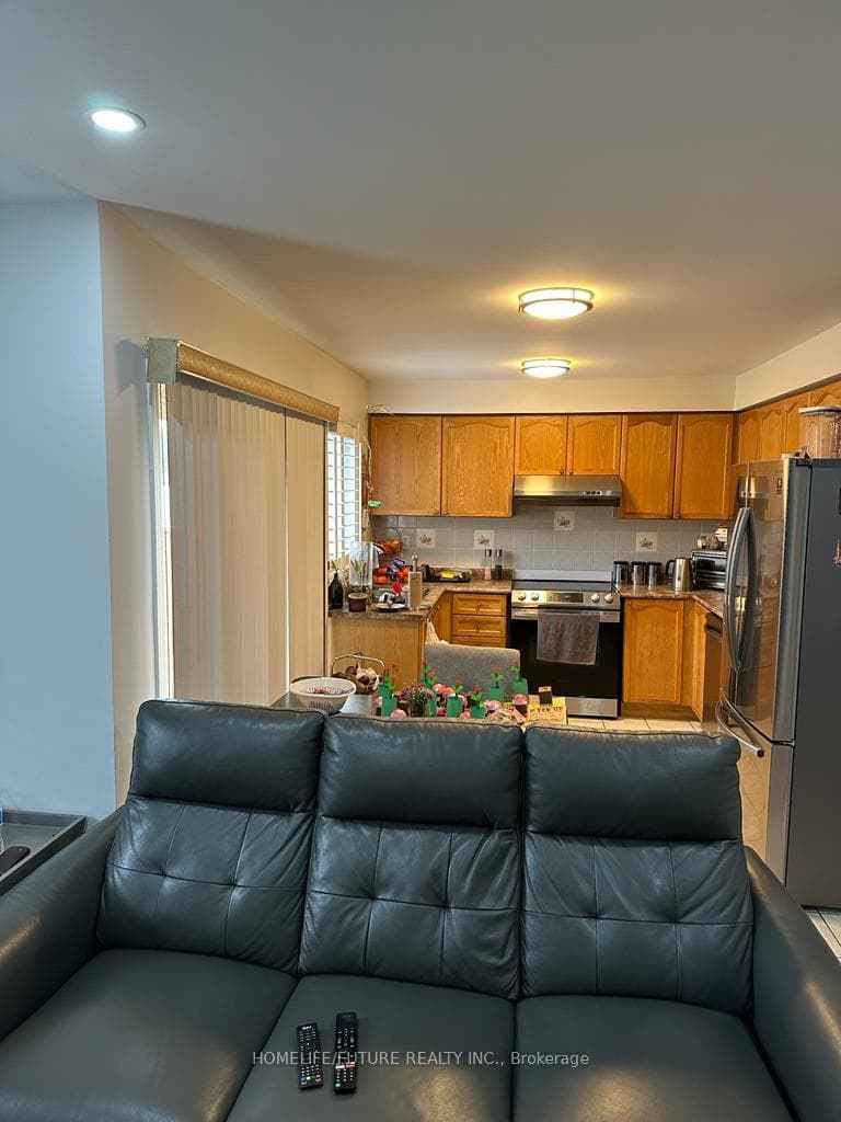 19 Hummingbird Drive Unit Main & 2nd Flr, Scarborough (Morningside / West Hill), ON M1X 1W8 - Photo 1