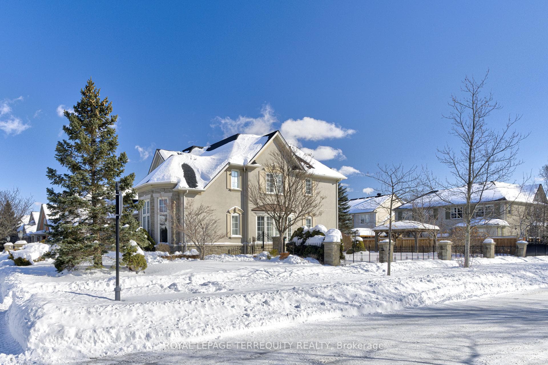 819 Canyon Street, Mississauga, ON L5H 4M3 - Photo 1