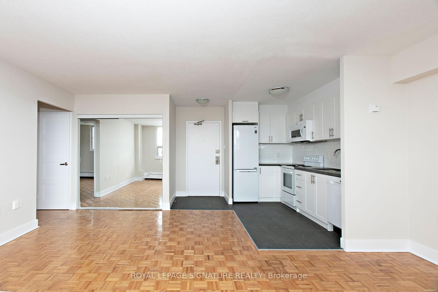 1500 Bathurst Street Unit 404, Forest Hill / Deer Park, ON M5P 3L3 - Photo 1