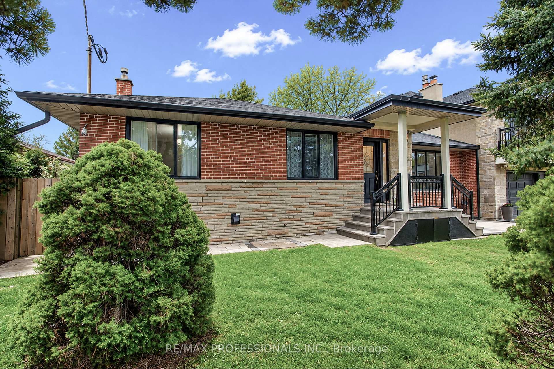 40 Cowley Avenue, Etobicoke (Islington / Rexdale), ON M9B 2E3 - Photo 1
