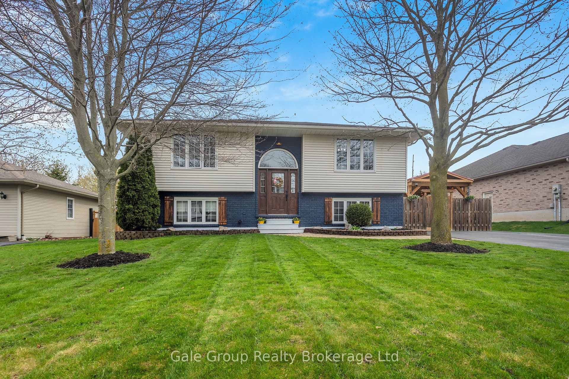 22 LORRAINE Avenue, Tillsonburg, ON N4G 4V3 - Photo 1