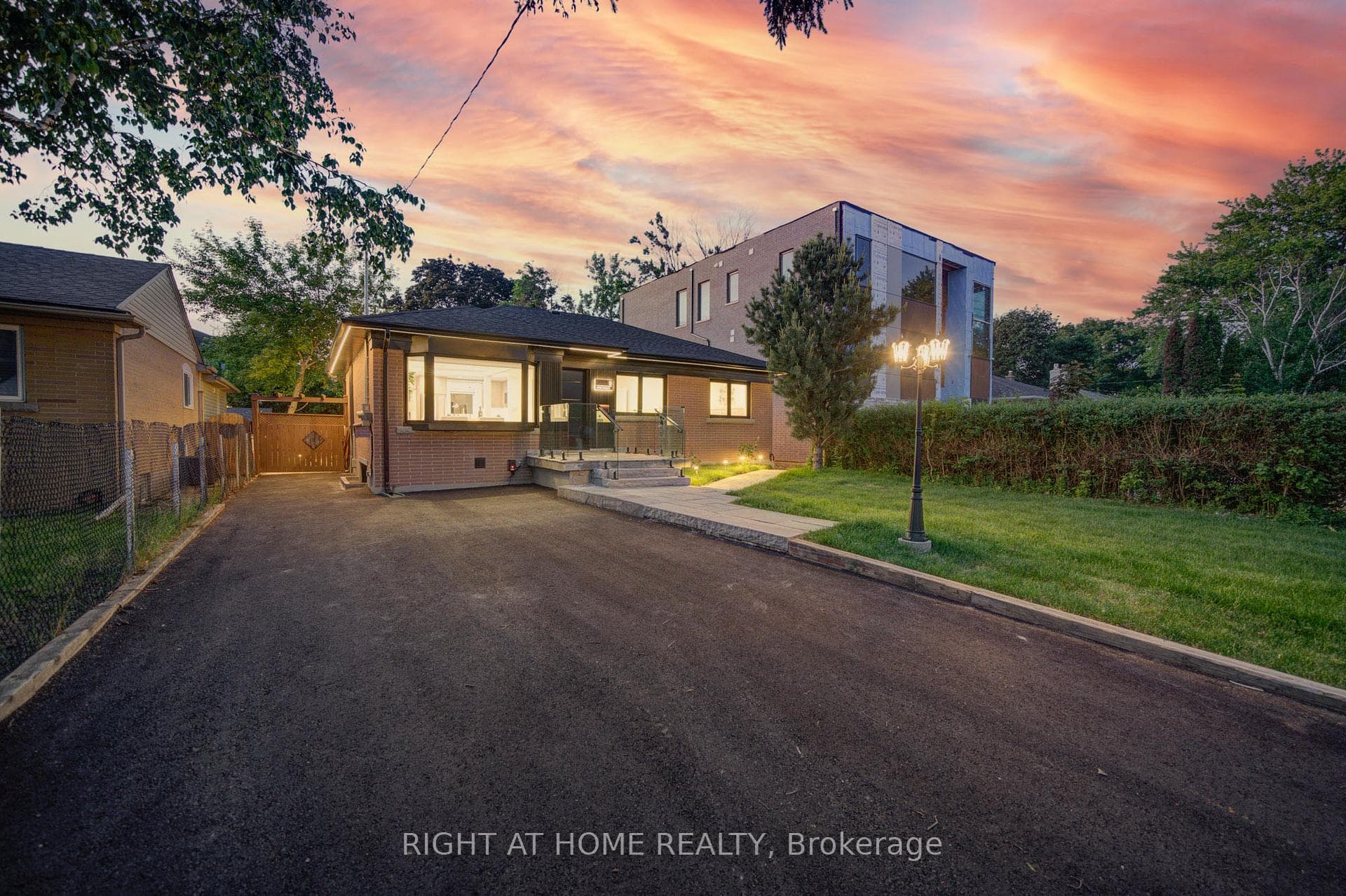 9 Cartier Crescent, Richmond Hill, ON L4C 2M9 - Photo 1