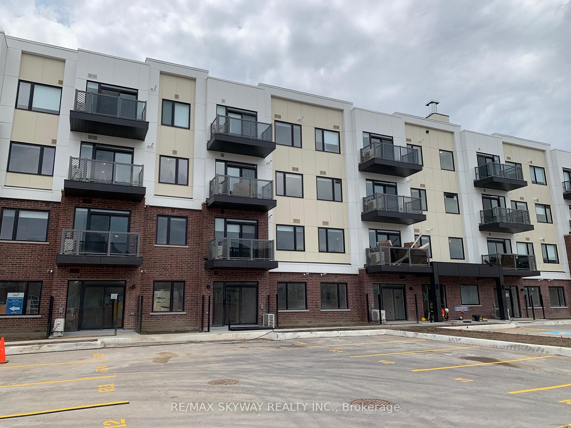 58 Sky Harbour Drive Unit 306, Brampton