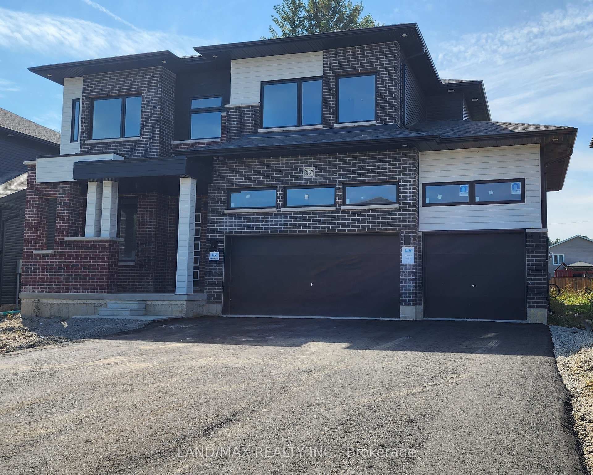 3187 Searidge Street, Severn, ON L3V 8R1 - Photo 1
