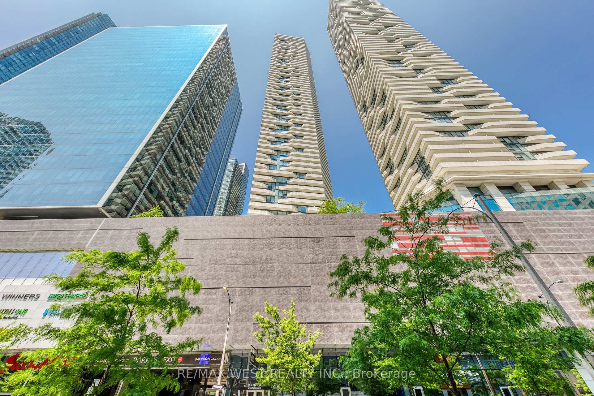 100 Harbour Street Unit 2004, Downtown Toronto / Waterfront, ON M5J 1B7 - Photo 1