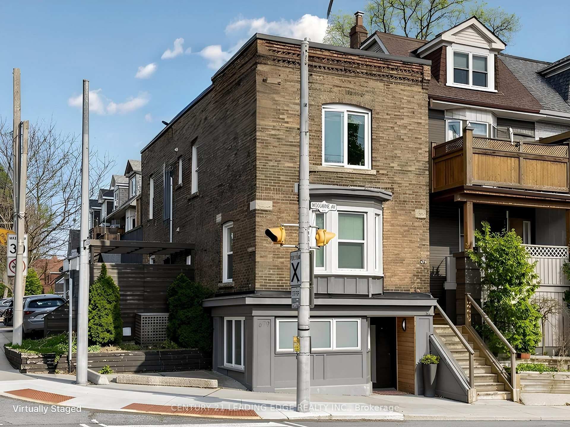679 WOODBINE Avenue Unit MAIN, The Beaches / Upper Beaches, ON M4E 2J3 - Photo 1