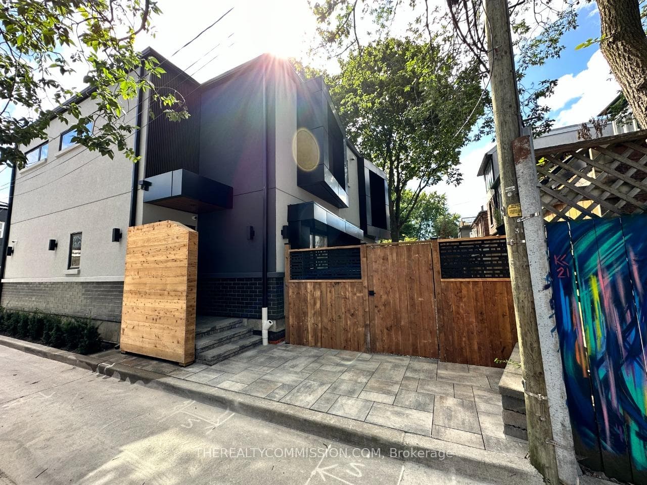 59 BOWDEN Street Unit C, Riverdale / Leslieville, ON M4K 2X3 - Photo 1