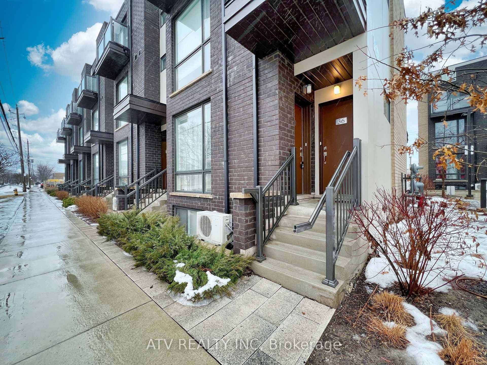 26 Fieldway Road Unit 35, Toronto W08