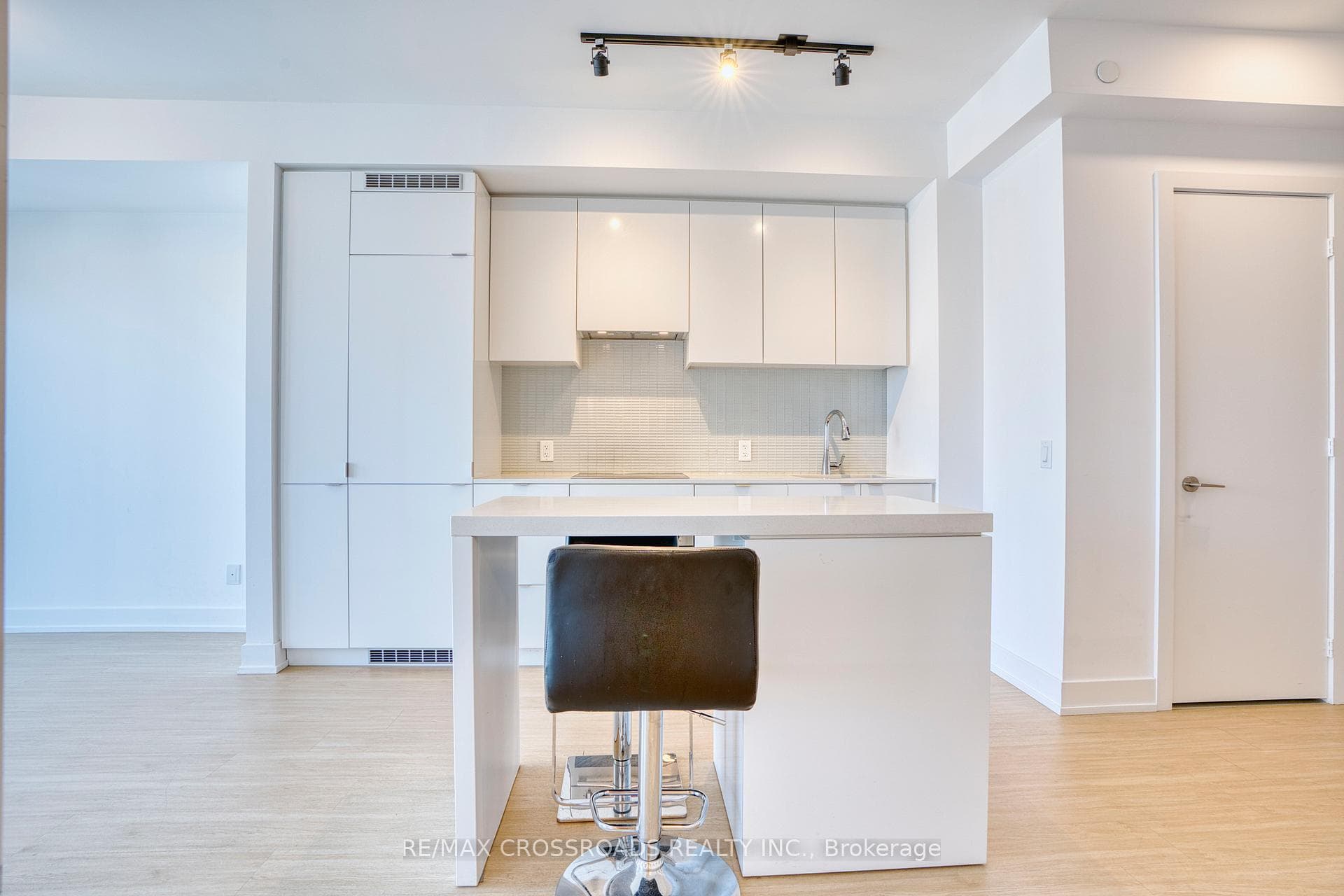 7 Grenville Street Unit 2406, Downtown Toronto / Waterfront, ON M4Y 0E9 - Photo 1