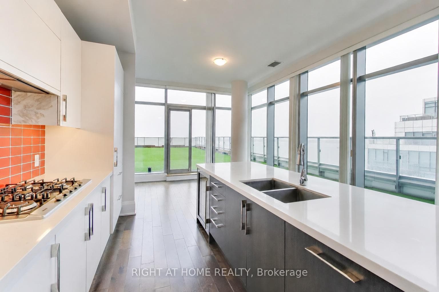 39 Queens Quay Unit 1126, Regent Park / Cabbagetown / St. James Town, ON M5E 0A5 - Photo 1