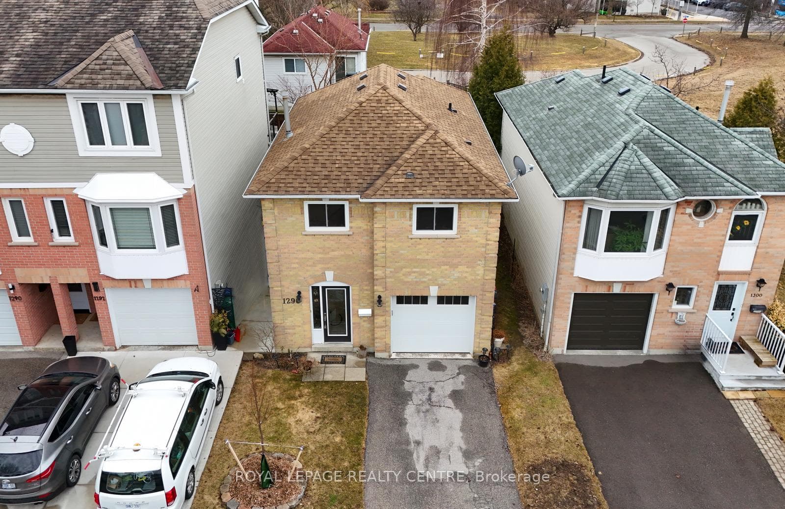 1296 Woodhill Court, Mississauga, ON L5E 3H1 - Photo 1