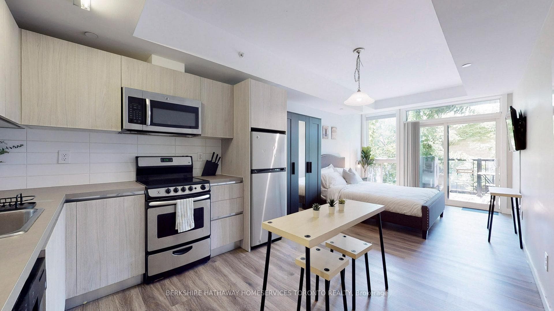 335 College Street Unit 301, Downtown Toronto / Waterfront, ON M5T 1S2 - Photo 1