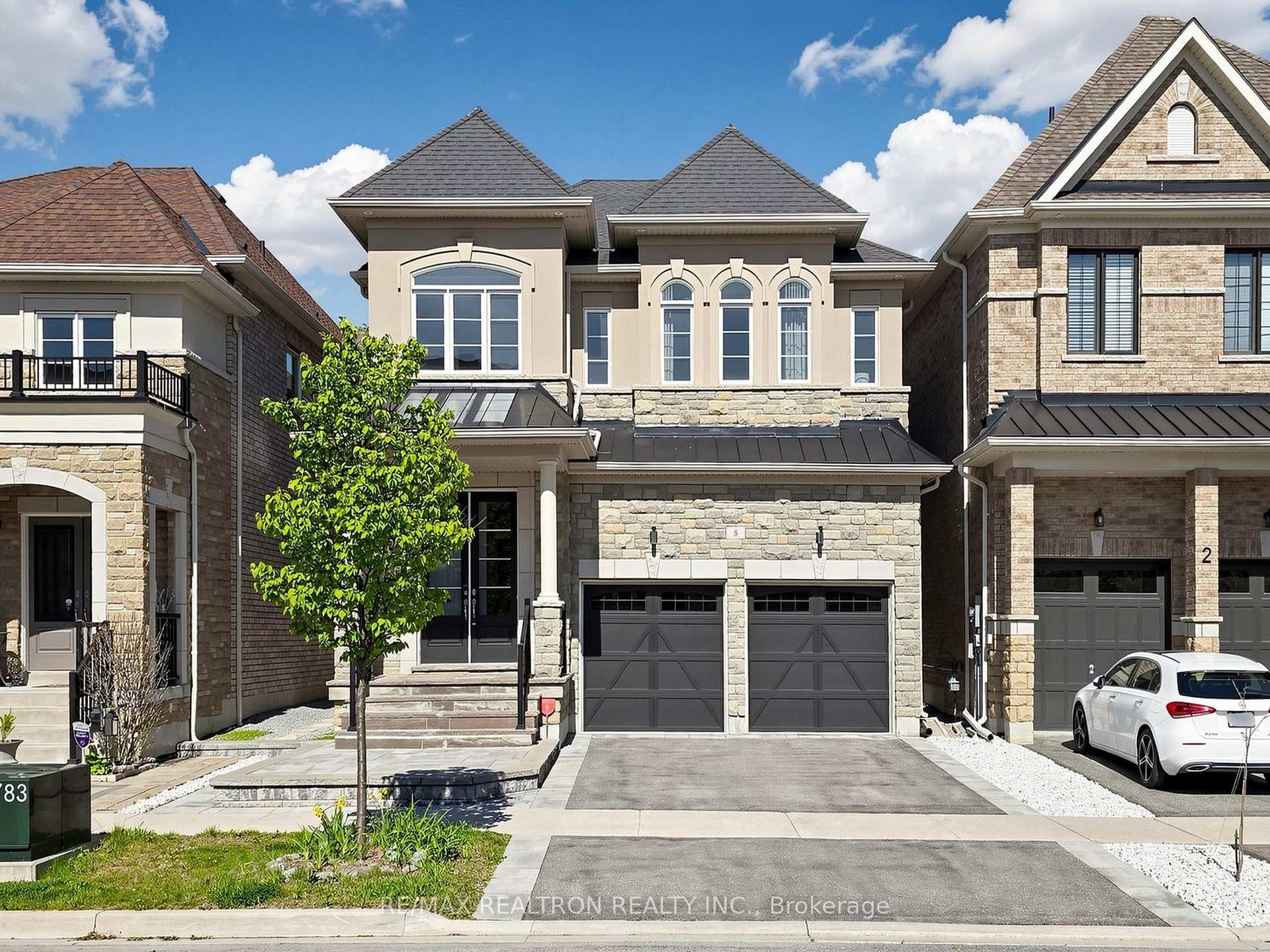 8 Princess Charlotte Avenue, Whitchurch-Stouffville