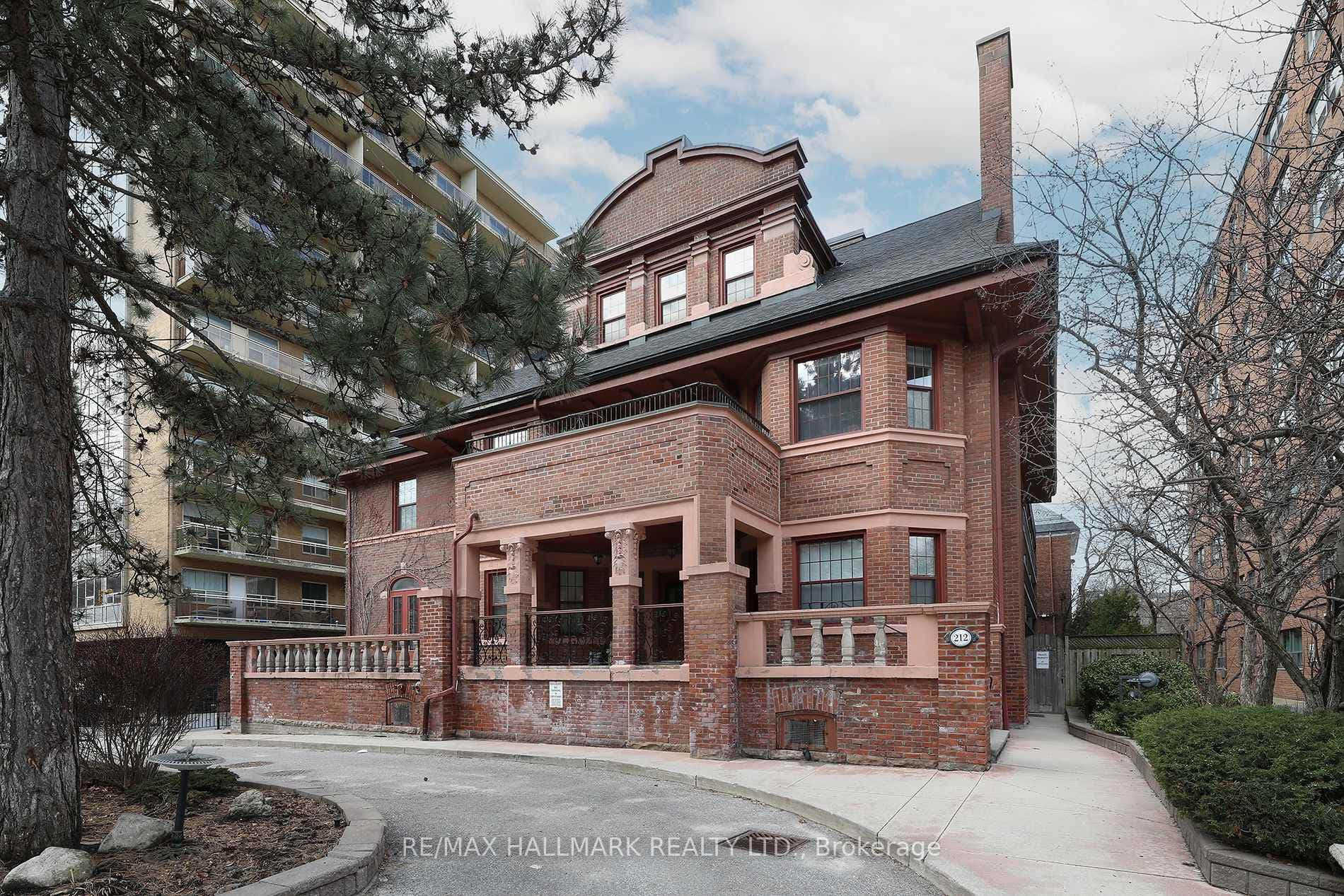 212 St. George Street Unit 106, Annex / Yorkville / Summerhill, ON M5R 2N5 - Photo 1