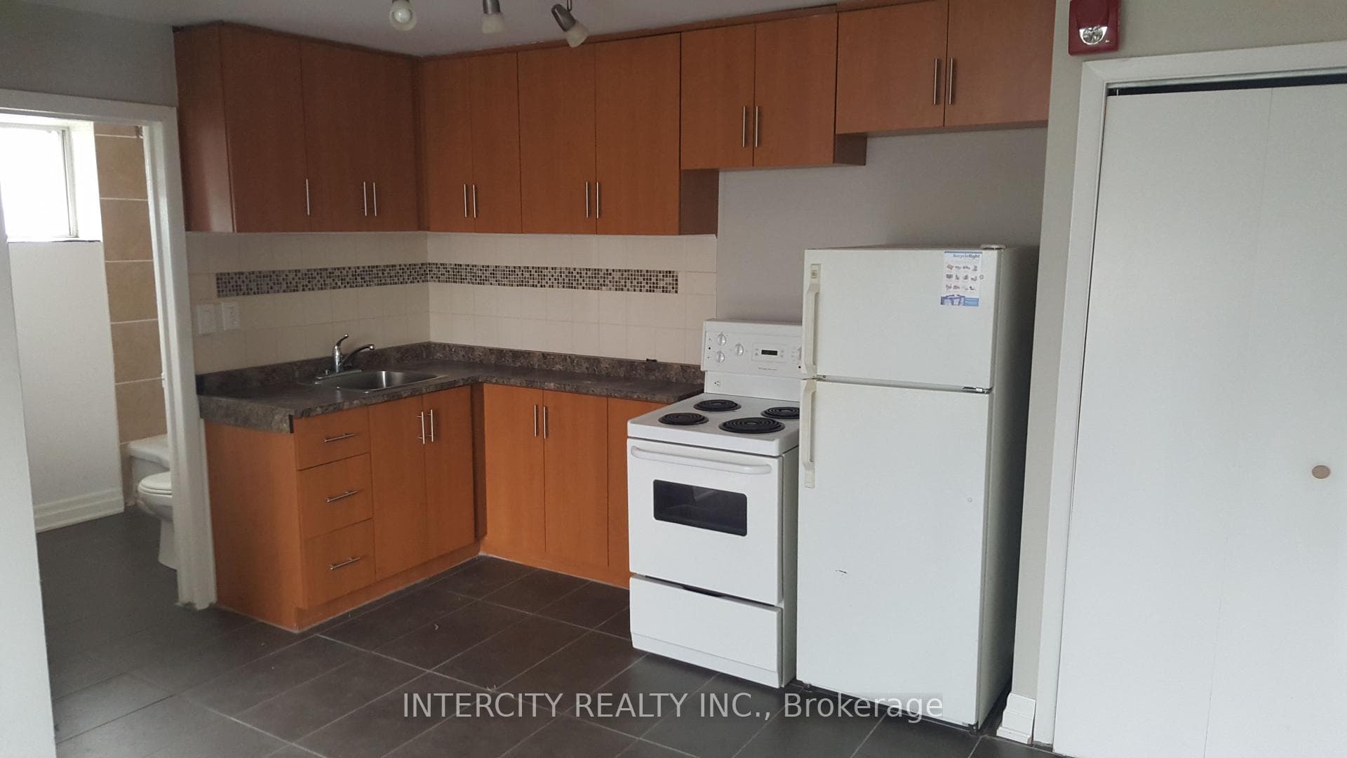 14 North Alarton Street Unit 7, Mississauga, ON L4T 1J8 - Photo 1