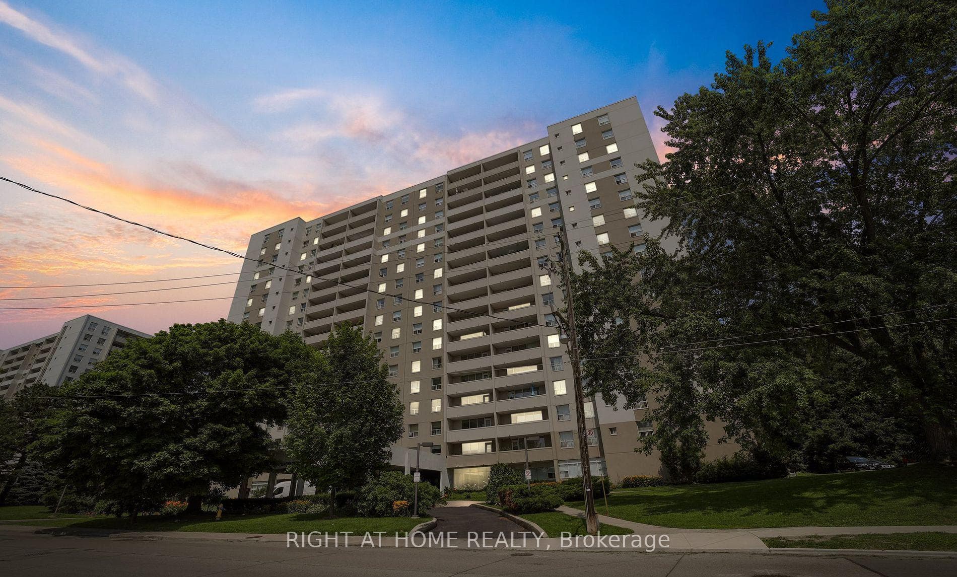 45 Southport Street Unit 1102, High Park / Junction / Roncesvalles, ON M6S 3N5 - Photo 1