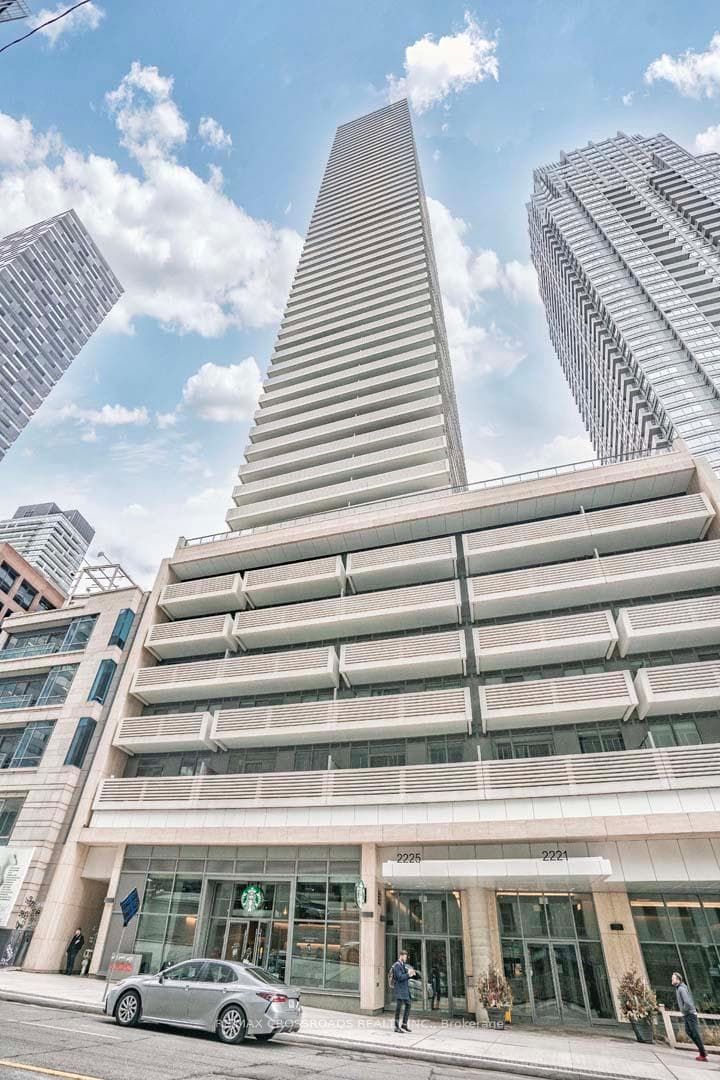 2221 Yonge Street Unit 1404, Leaside / Davisville, ON M4S 0B4 - Photo 1