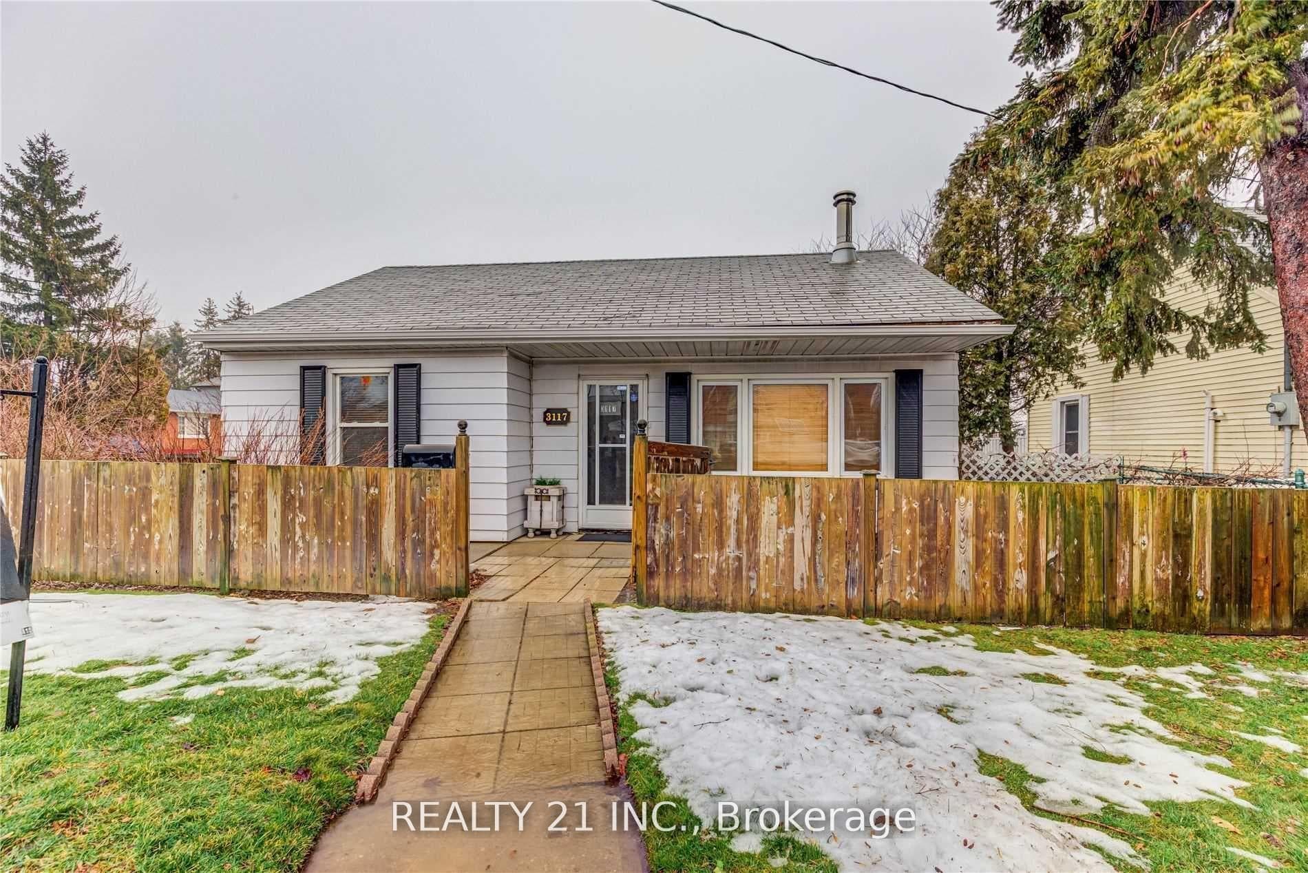 3117 St Clair Avenue, Dorset Park / Kennedy Park, ON M1L 1T9 - Photo 1