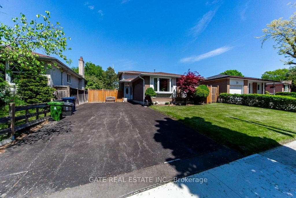 89 Amberjack Boulevard, Scarborough (West Hill / Highland Creek)