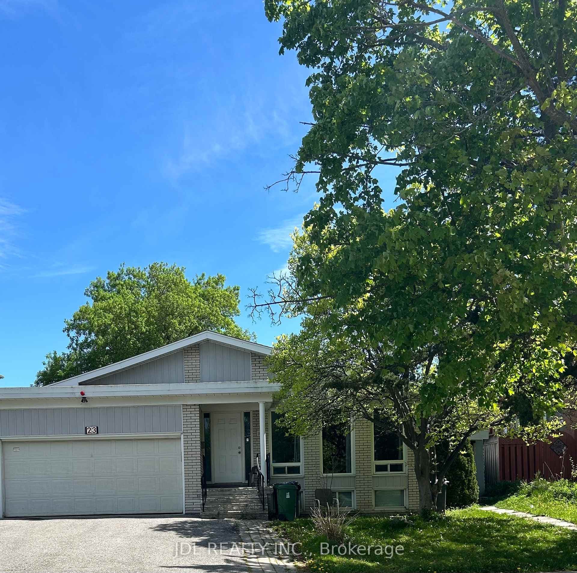 23 Pineway Blvd Boulevard Unit Bsmt Unit A, Toronto C15
