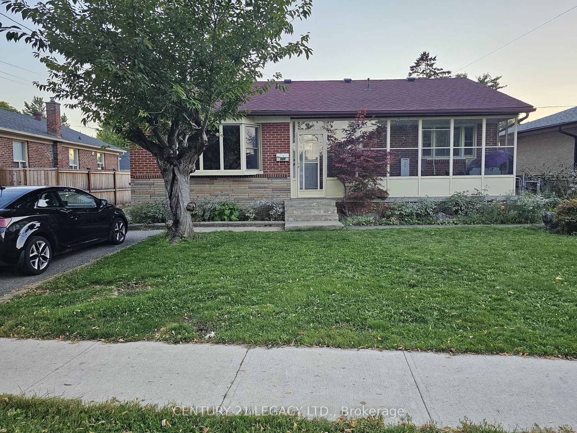 101 McMurchy Avenue, Brampton, ON L6Y 1Y7 - Photo 1