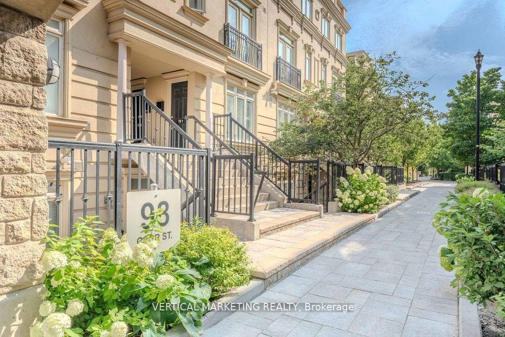 98 Carr Street Unit th9, Downtown Toronto / Waterfront, ON M5T 1B7 - Photo 1