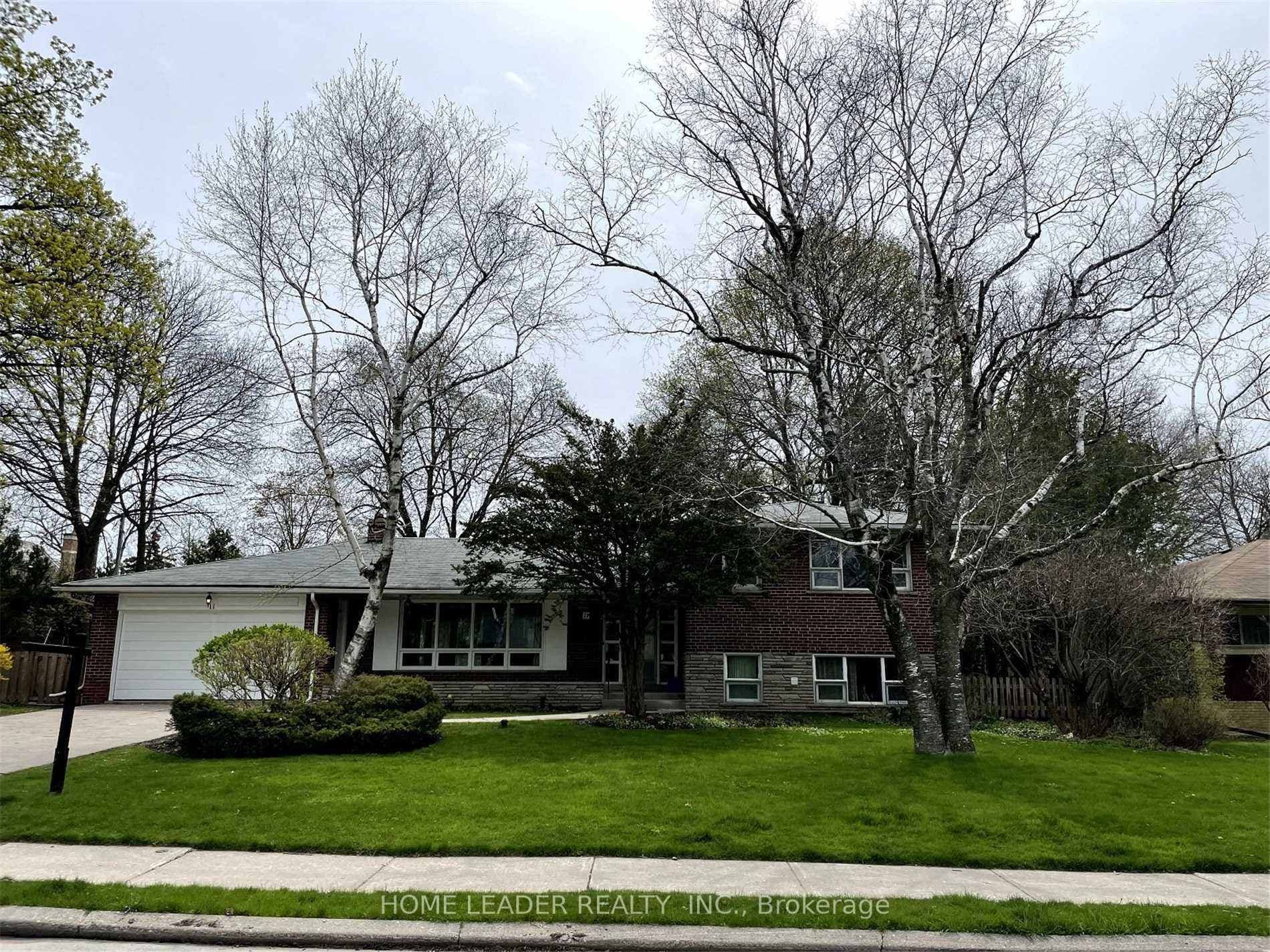 11 Harrison Road, Bridle Path / York Mills / Hoggs Hollow, ON M2L 1V3 - Photo 1