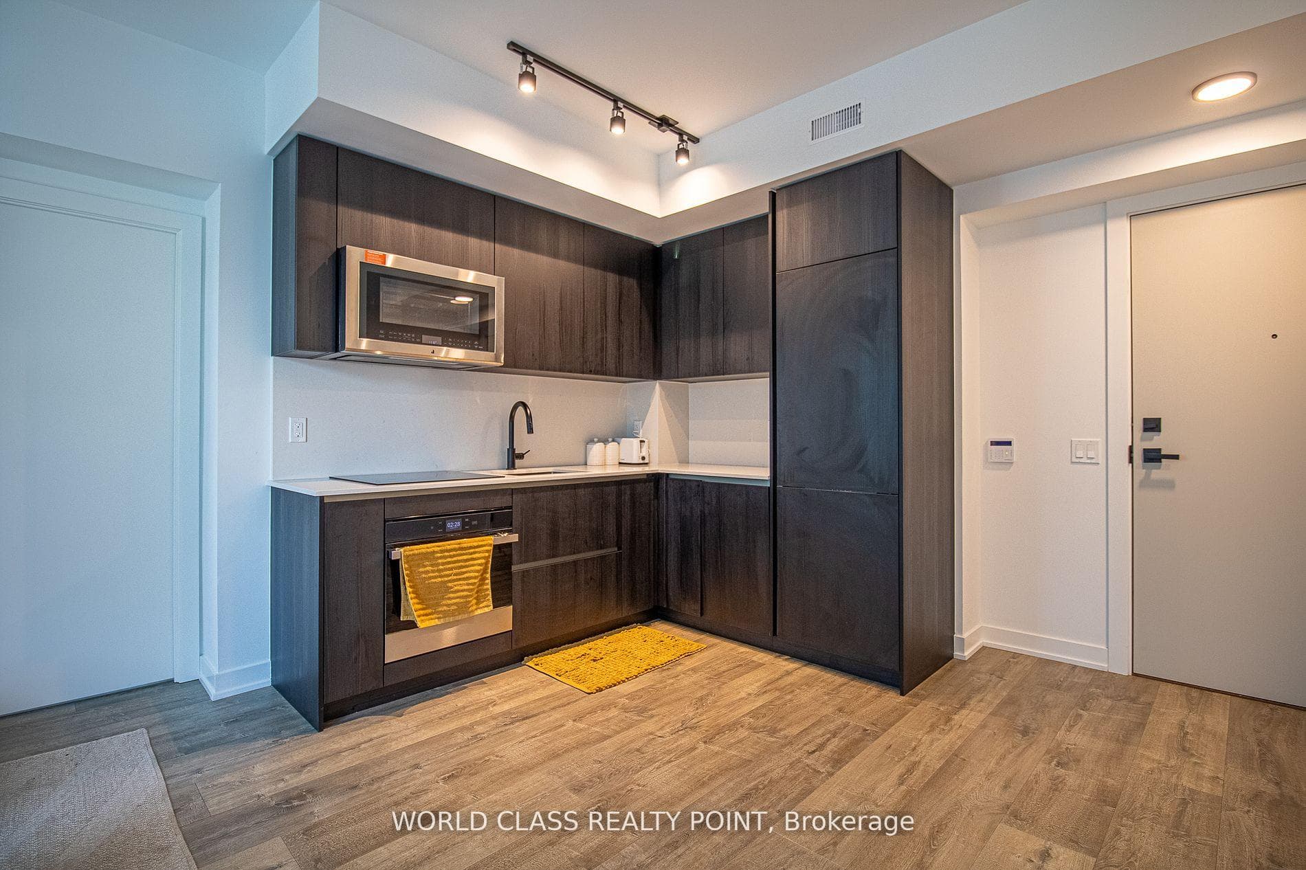 327 King Street Unit 3904, Downtown Toronto / Waterfront, ON M5V 0W7 - Photo 1