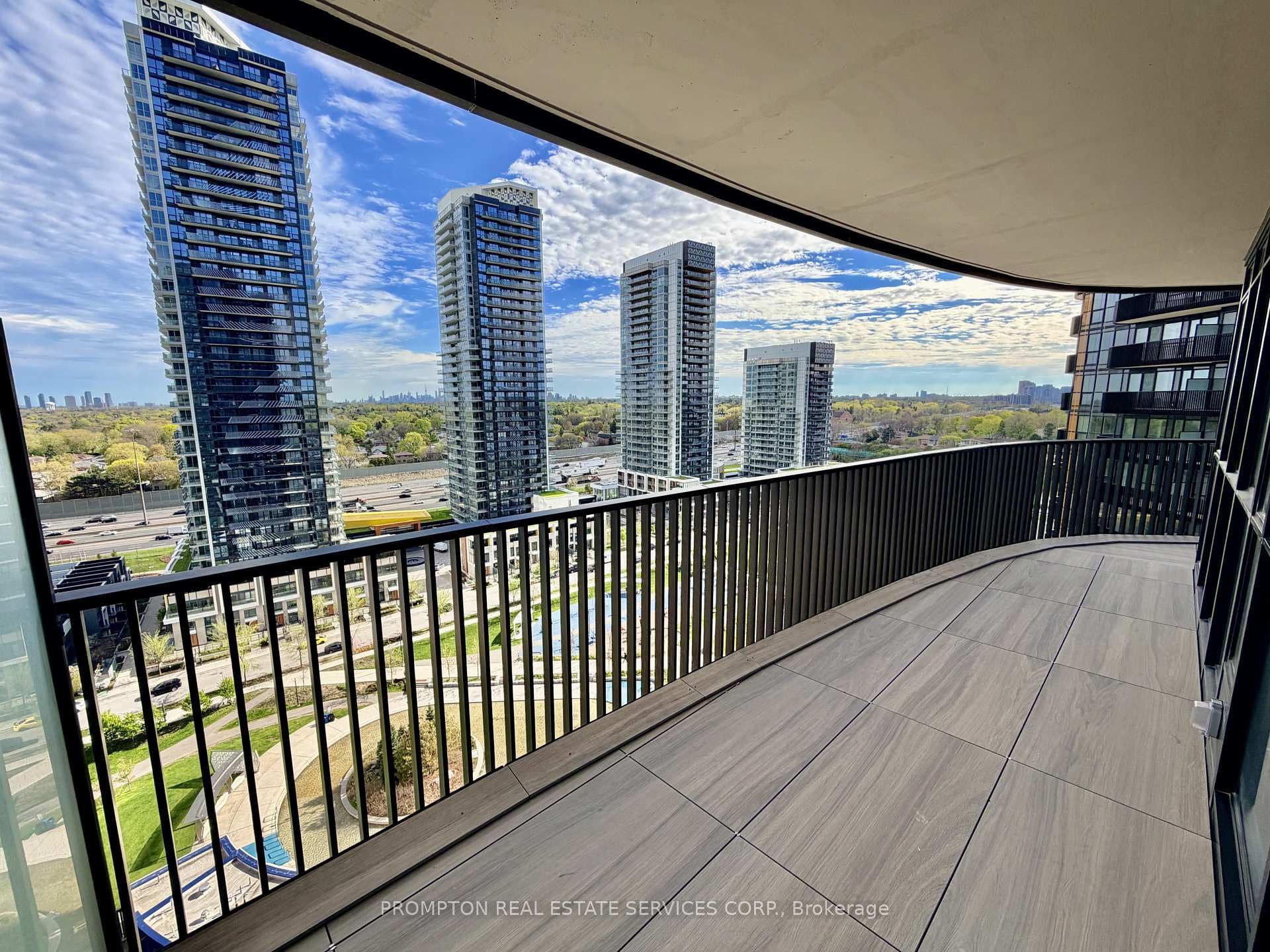 68 ESTHER SHINER Boulevard Unit 1702, Hillcrest Village / Bayview Village