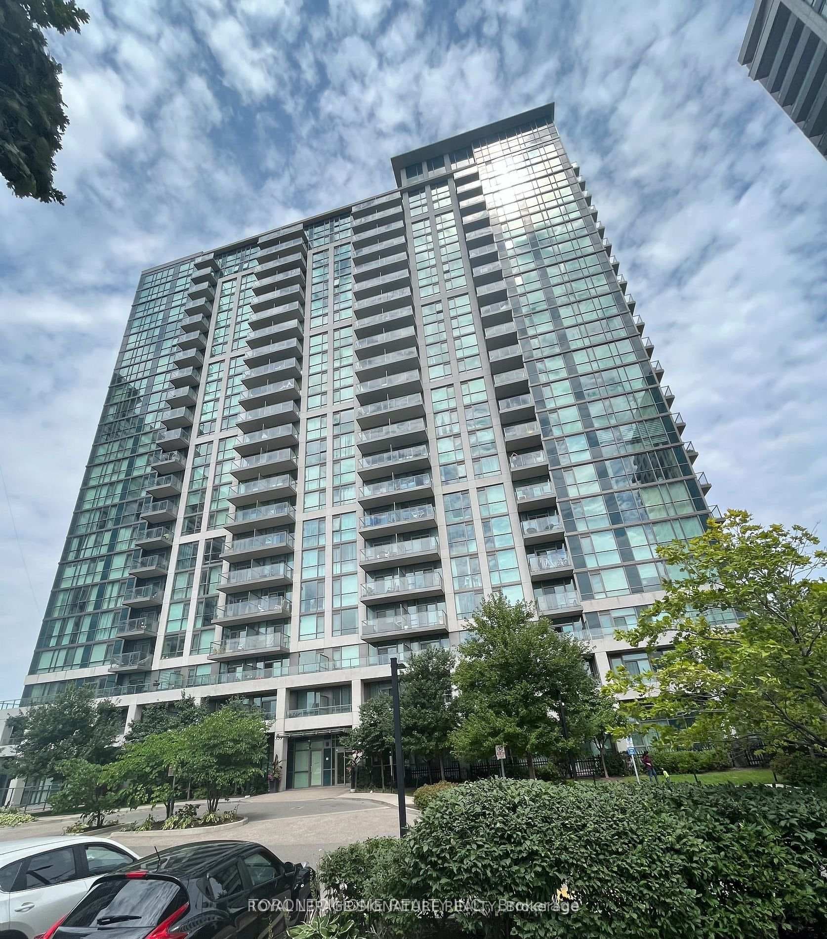 339 Rathburn Rd W
