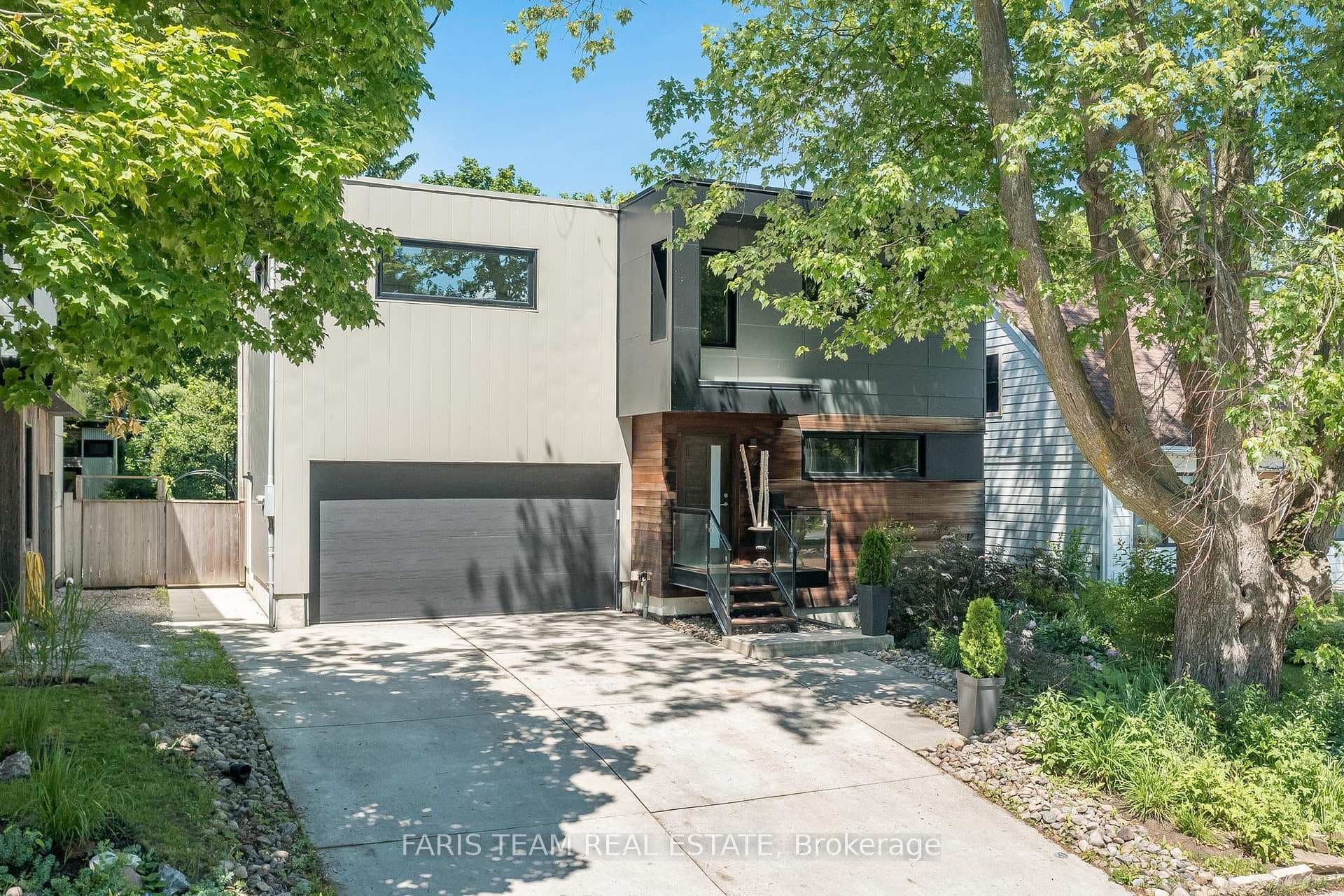 202 Napier Street, Barrie