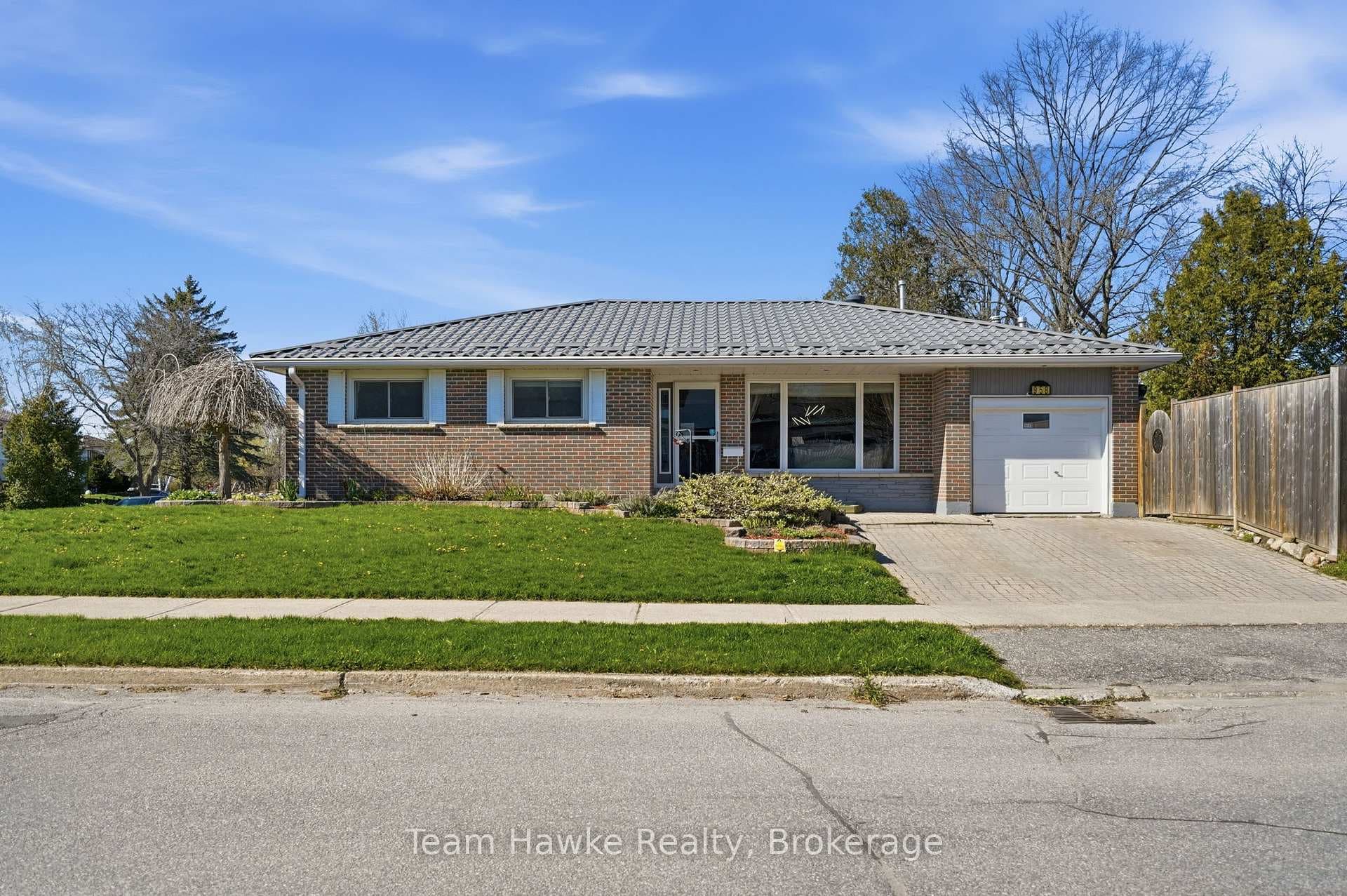 958 Montreal Street, Midland