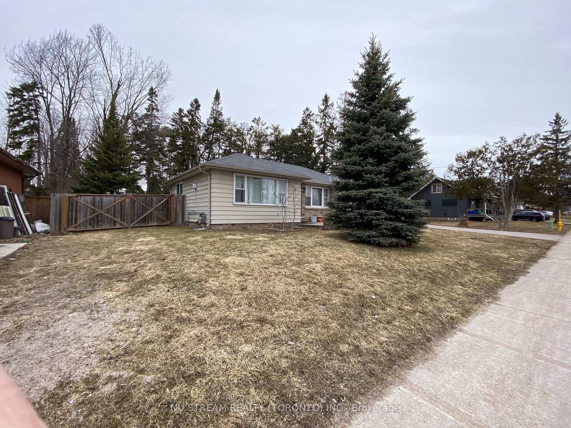 540 Big Bay Point Road, Barrie