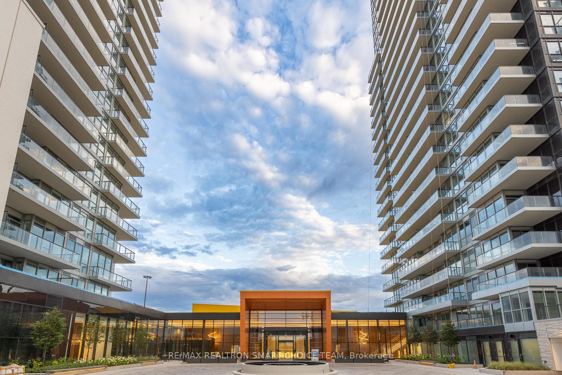 85 Mcmahon Drive Unit 1701, Toronto C15