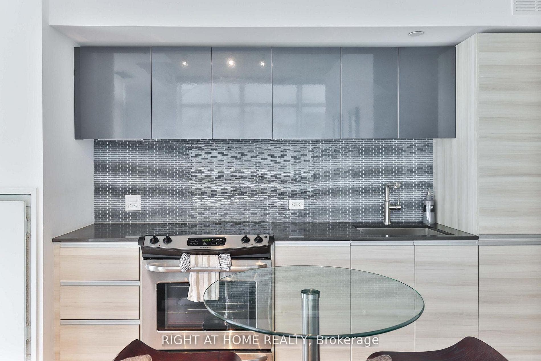1190 Dundas Street Unit 906, Riverdale / Leslieville, ON M4M 0C5 - Photo 1