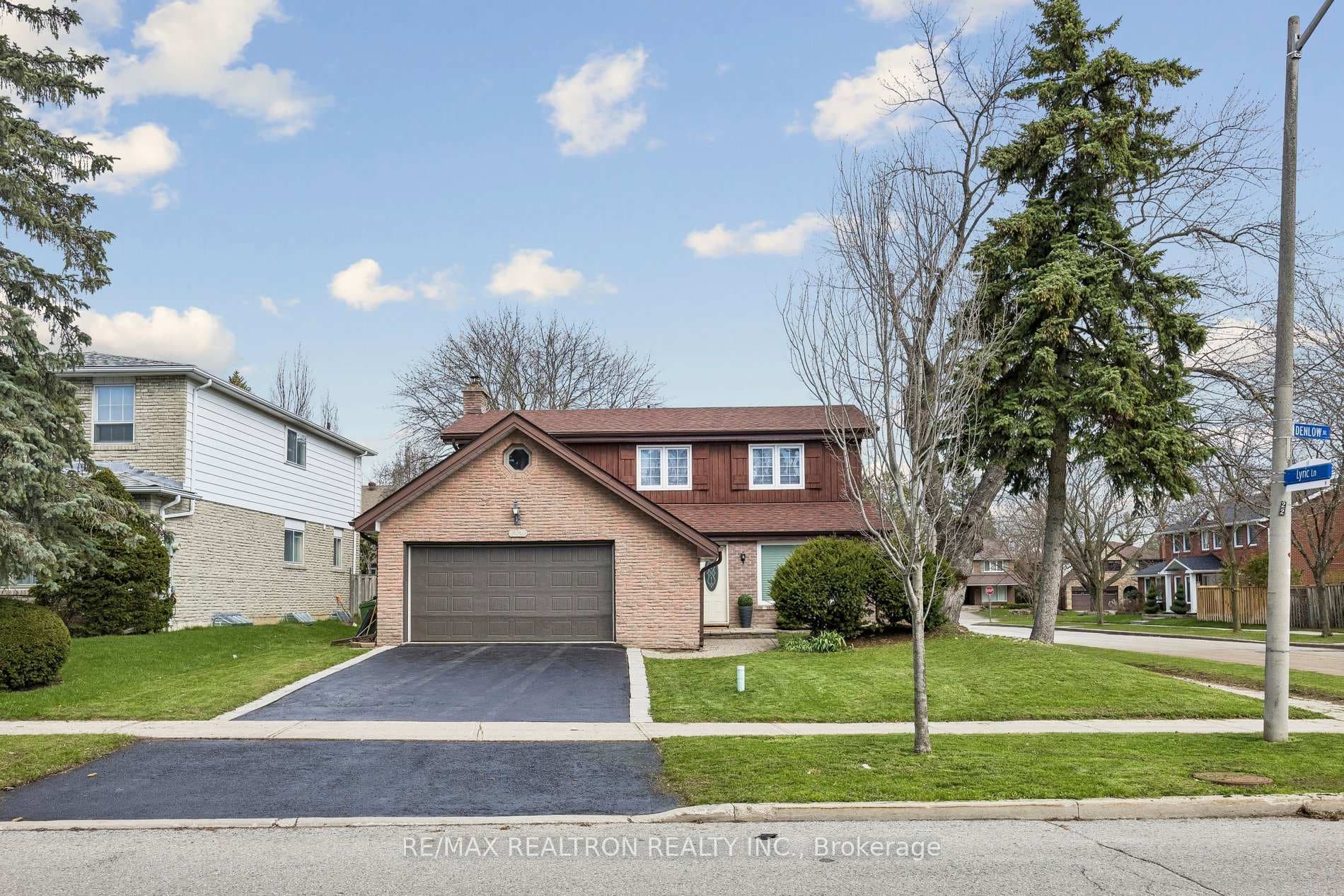 22 Denlow Boulevard, Don Mills / Parkwoods / Victoria Village, ON M3B 1P4 - Photo 1