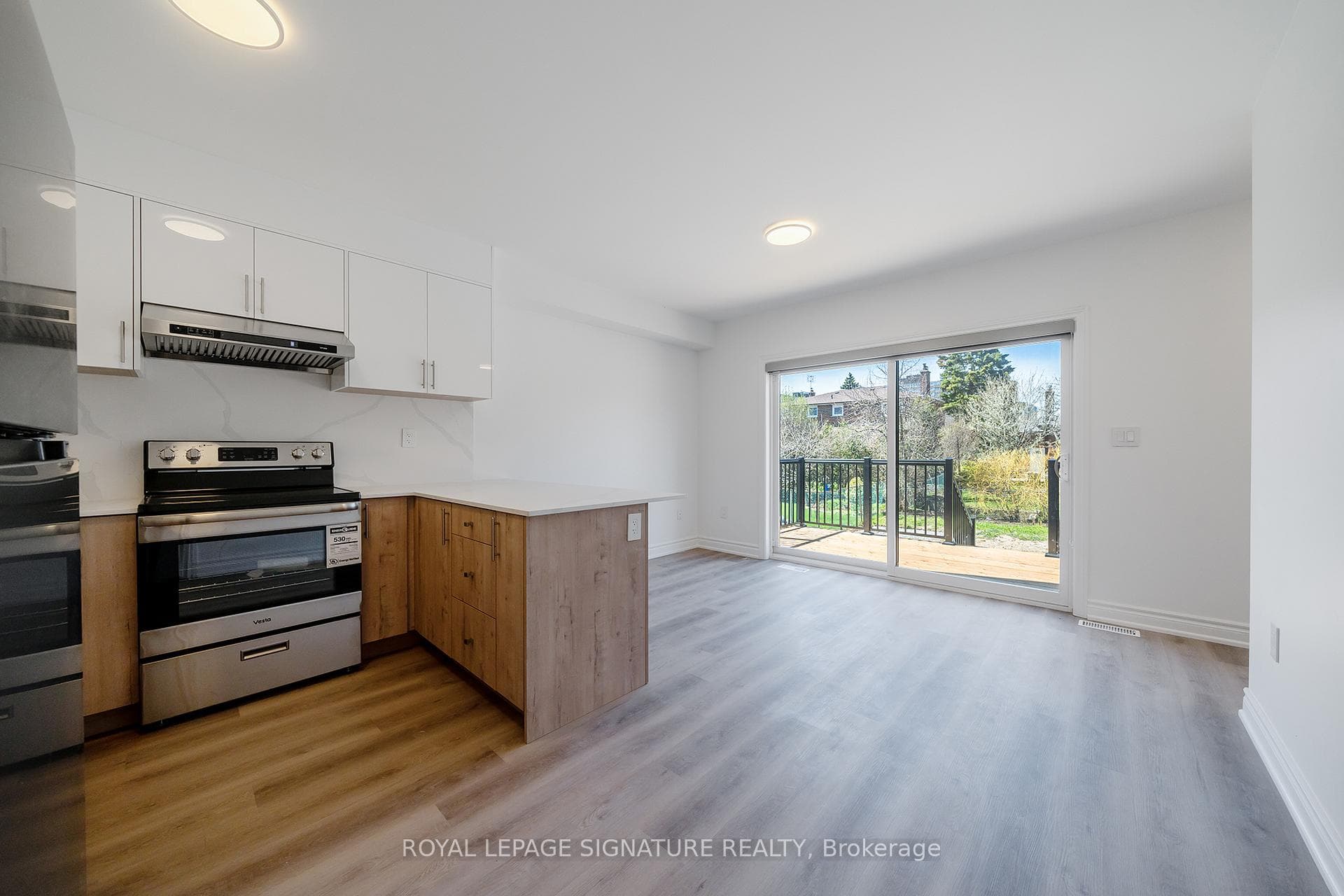 2052 Pharmacy Avenue Unit 2, Scarborough Village / Eglinton East, ON M1T 1H8 - Photo 1