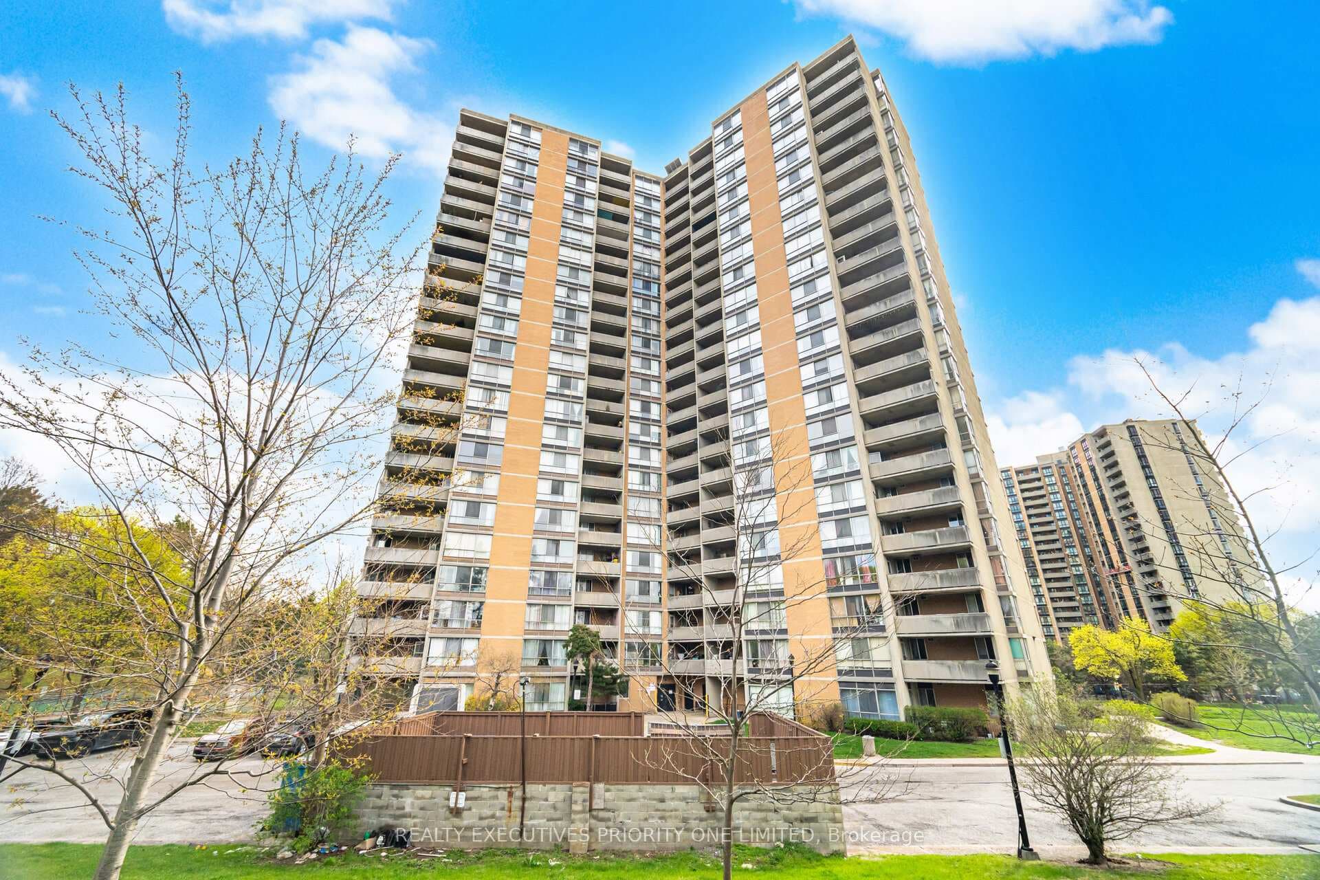 10 Martha Eaton Way Unit 1013, Toronto W04