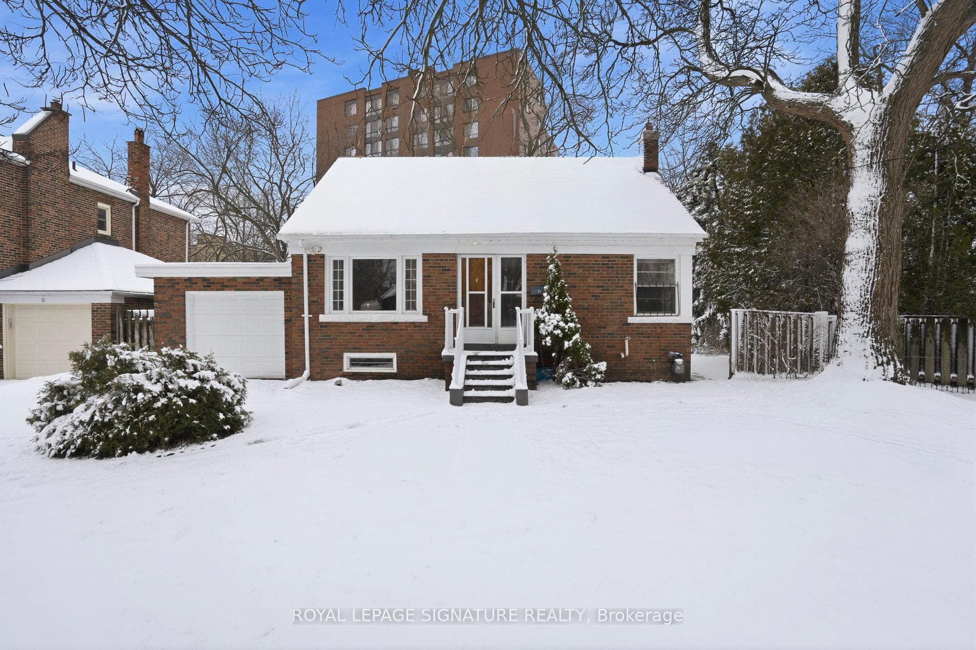 11 Innisdale Drive, Dorset Park / Kennedy Park, ON M1R 1C4 - Photo 1