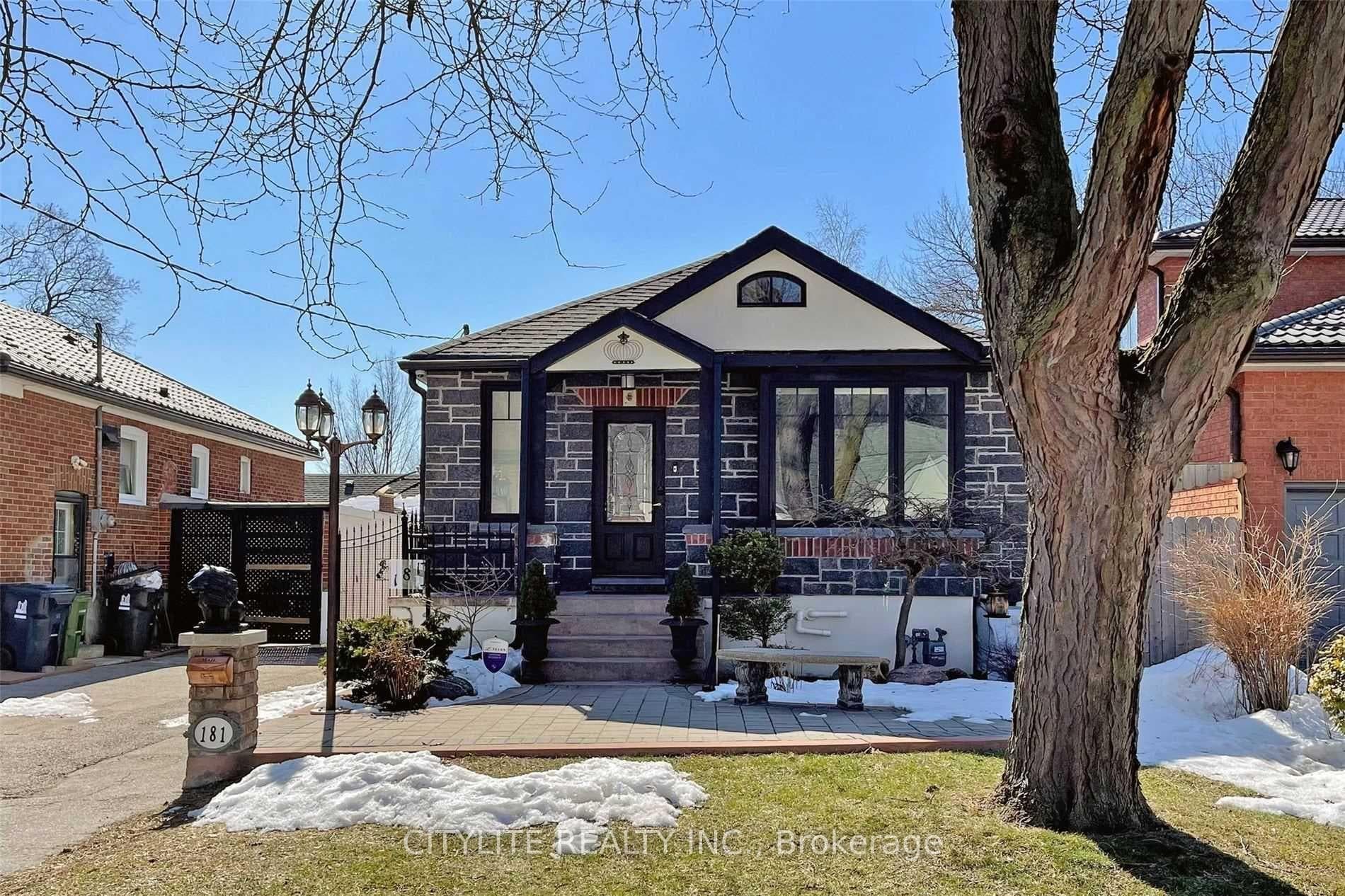 181 King Street, Toronto W04